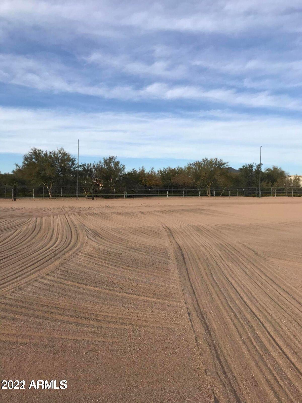 5 ACRE HORSE RANCH CITY WATER PAVED ROADS - Residential