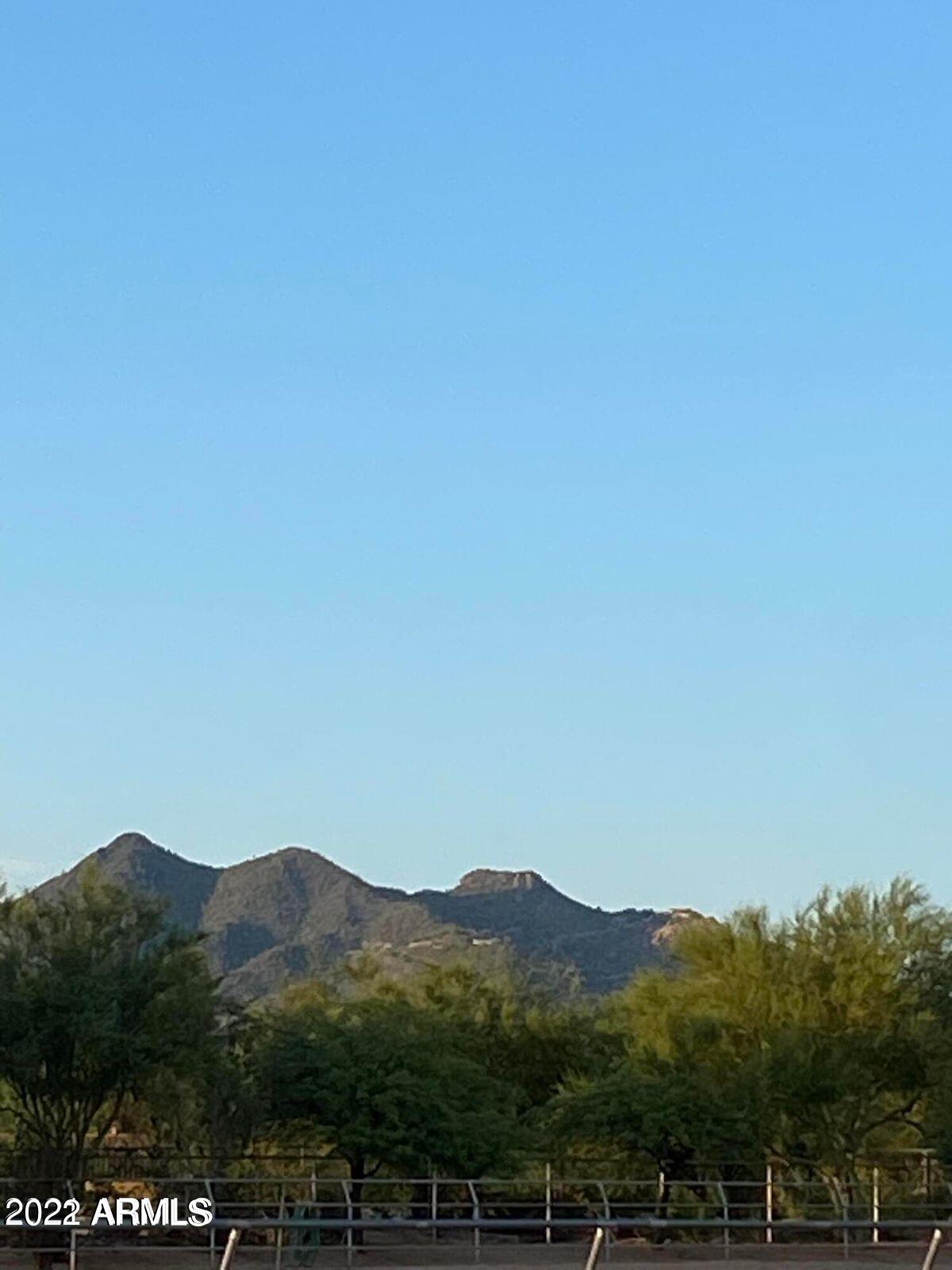 5 ACRE HORSE RANCH CITY WATER PAVED ROADS - Residential