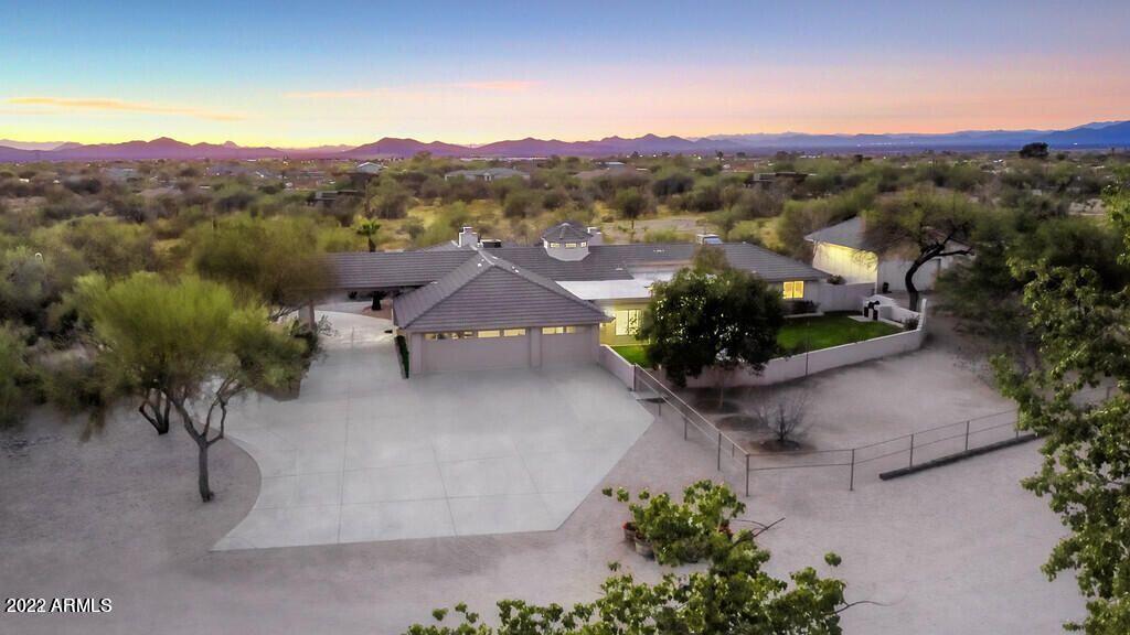 5 ACRE HORSE RANCH CITY WATER PAVED ROADS - Residential