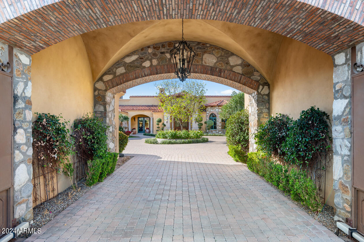 GROSSE POINTE HIGHLANDS - Residential