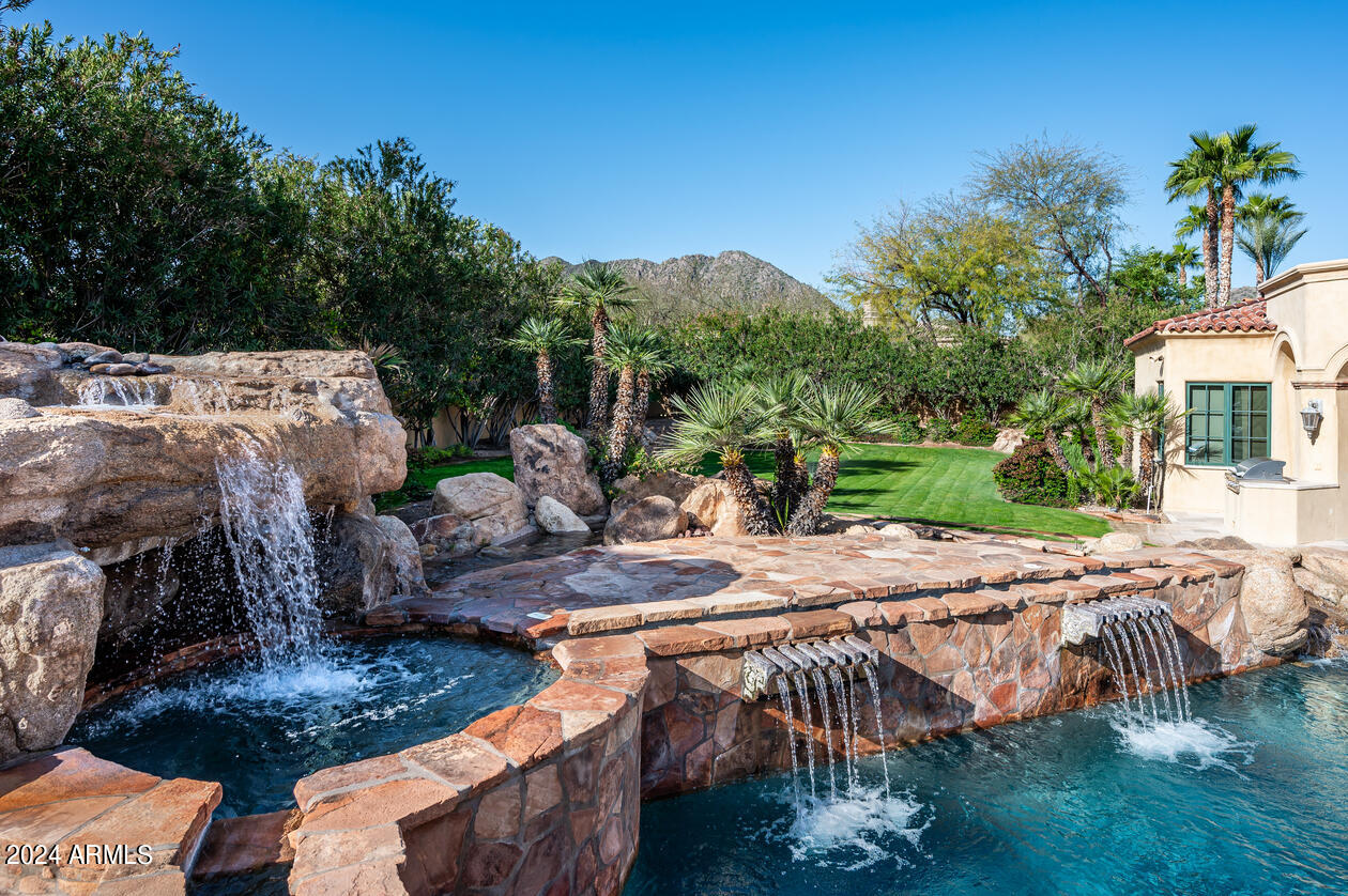 GROSSE POINTE HIGHLANDS - Residential