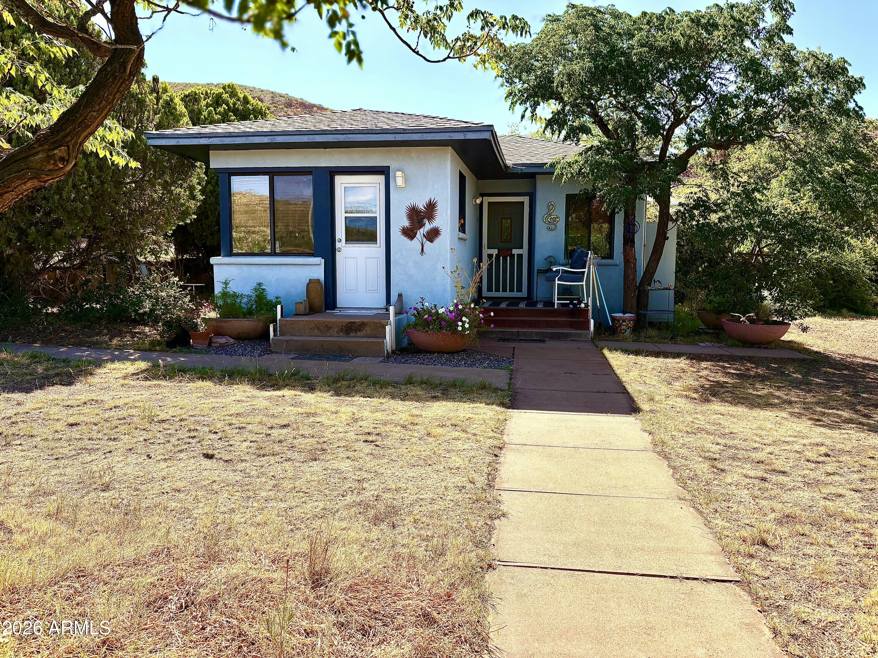 A TINY HOUSE with a BIG Attitude Remodeled with Logic and Care LV/BD Combo. KING size pull out couch can stay. Nice 3/4 Bathroom, Kitchen with Gas Stove. Refrigerator stays. Has AC with Heat Unit.   Shingle roof, new windows
with screens. Mature Landscaping A terrific privacy fence surrounds the large lot. Drive way in with RV gate. Off street parking available.