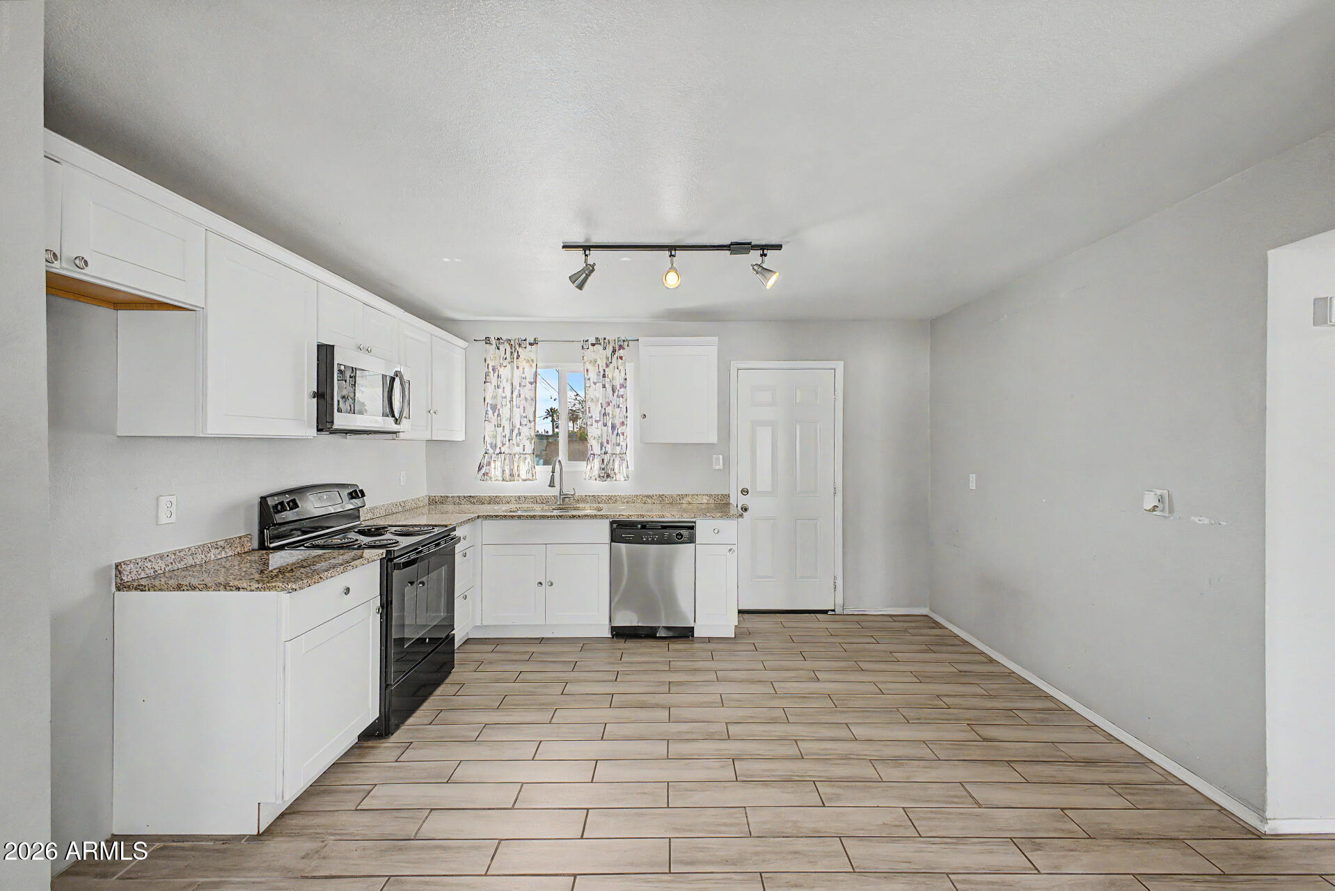 SURREY HEIGHTS 2 - Residential