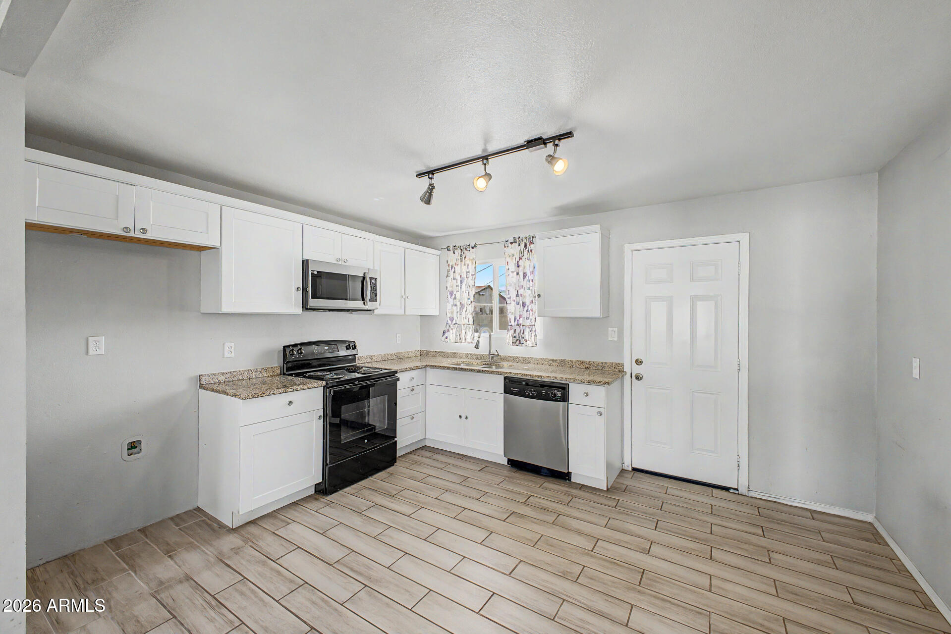 SURREY HEIGHTS 2 - Residential