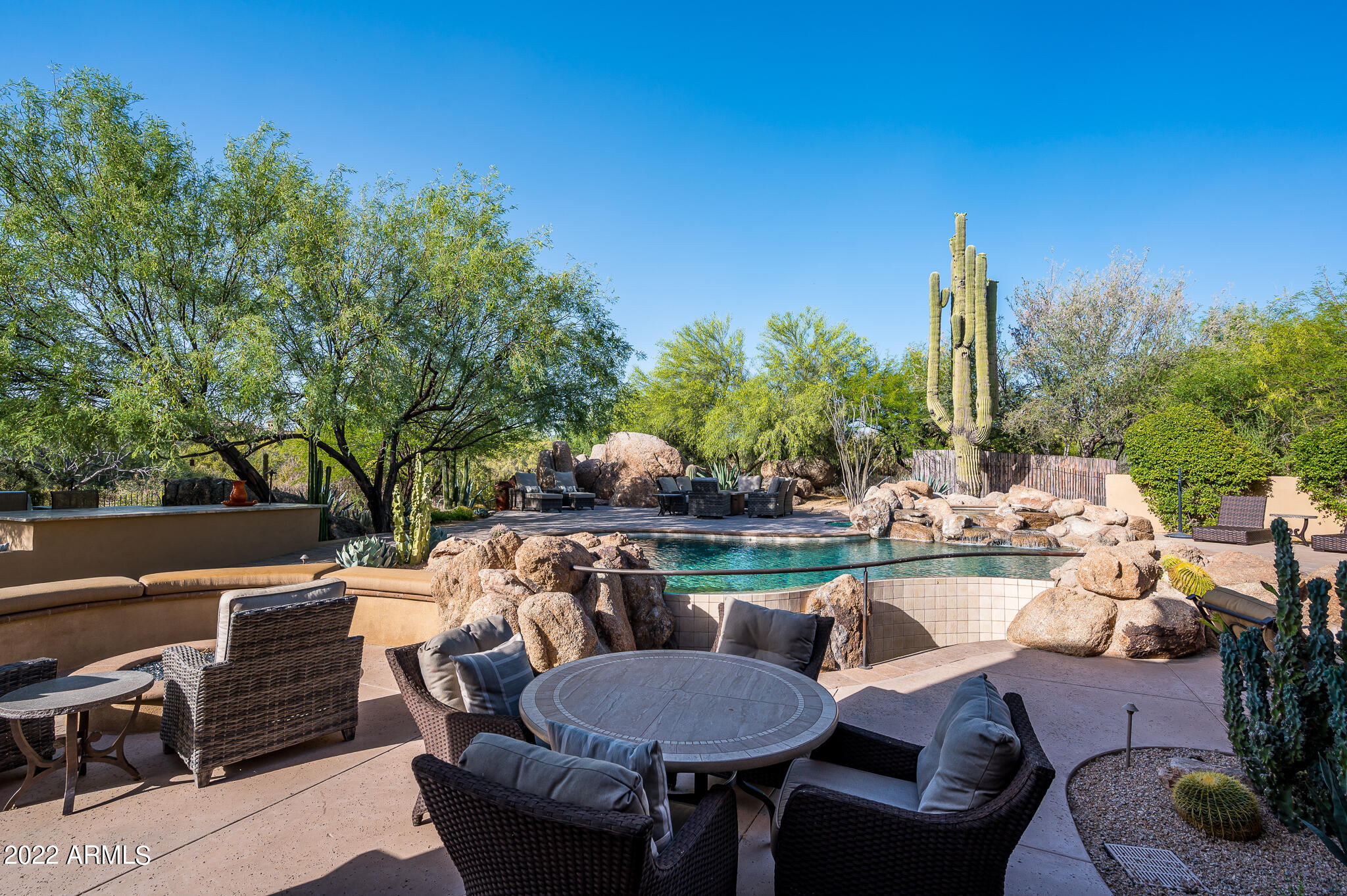 WHISPER ROCK - Residential