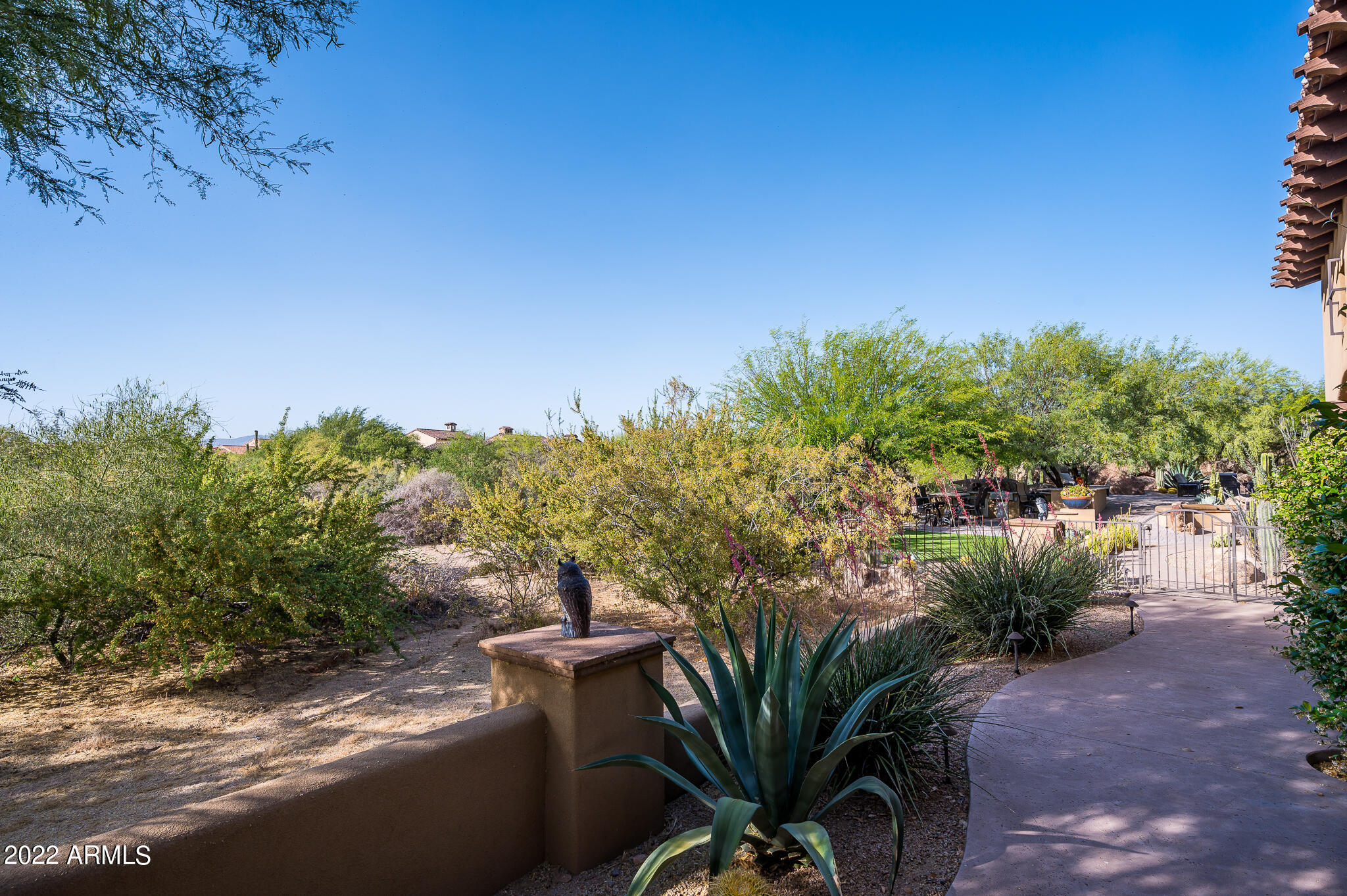 WHISPER ROCK - Residential