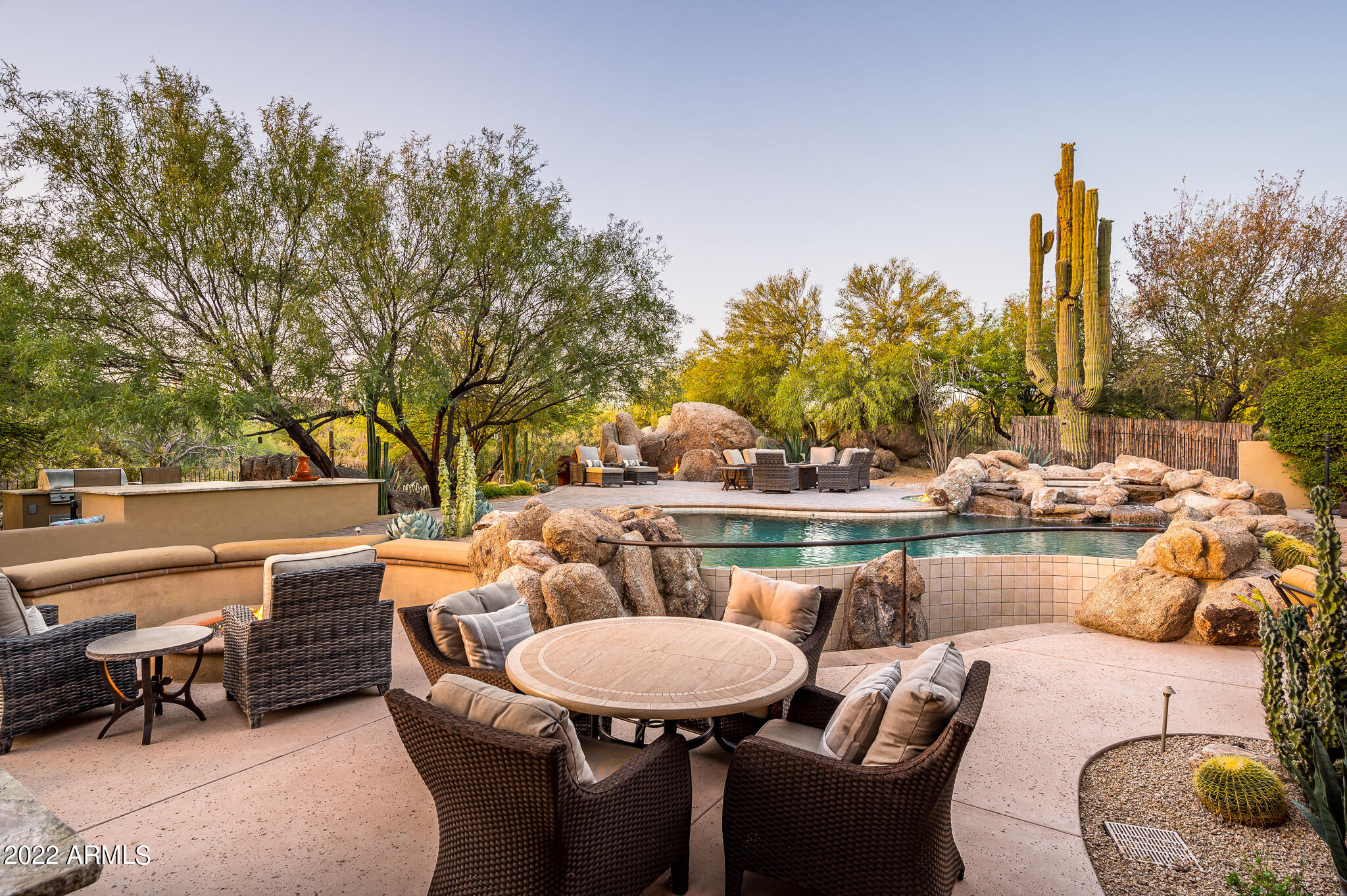WHISPER ROCK - Residential
