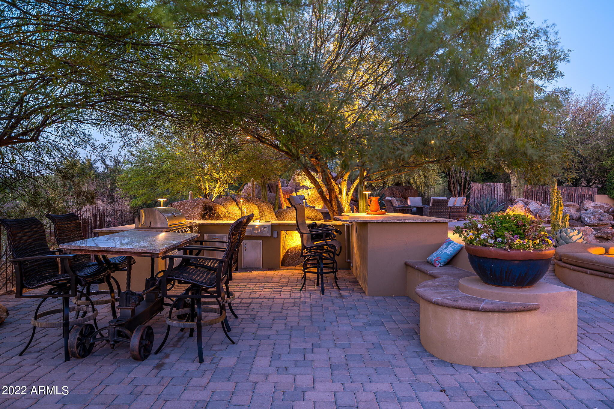 WHISPER ROCK - Residential