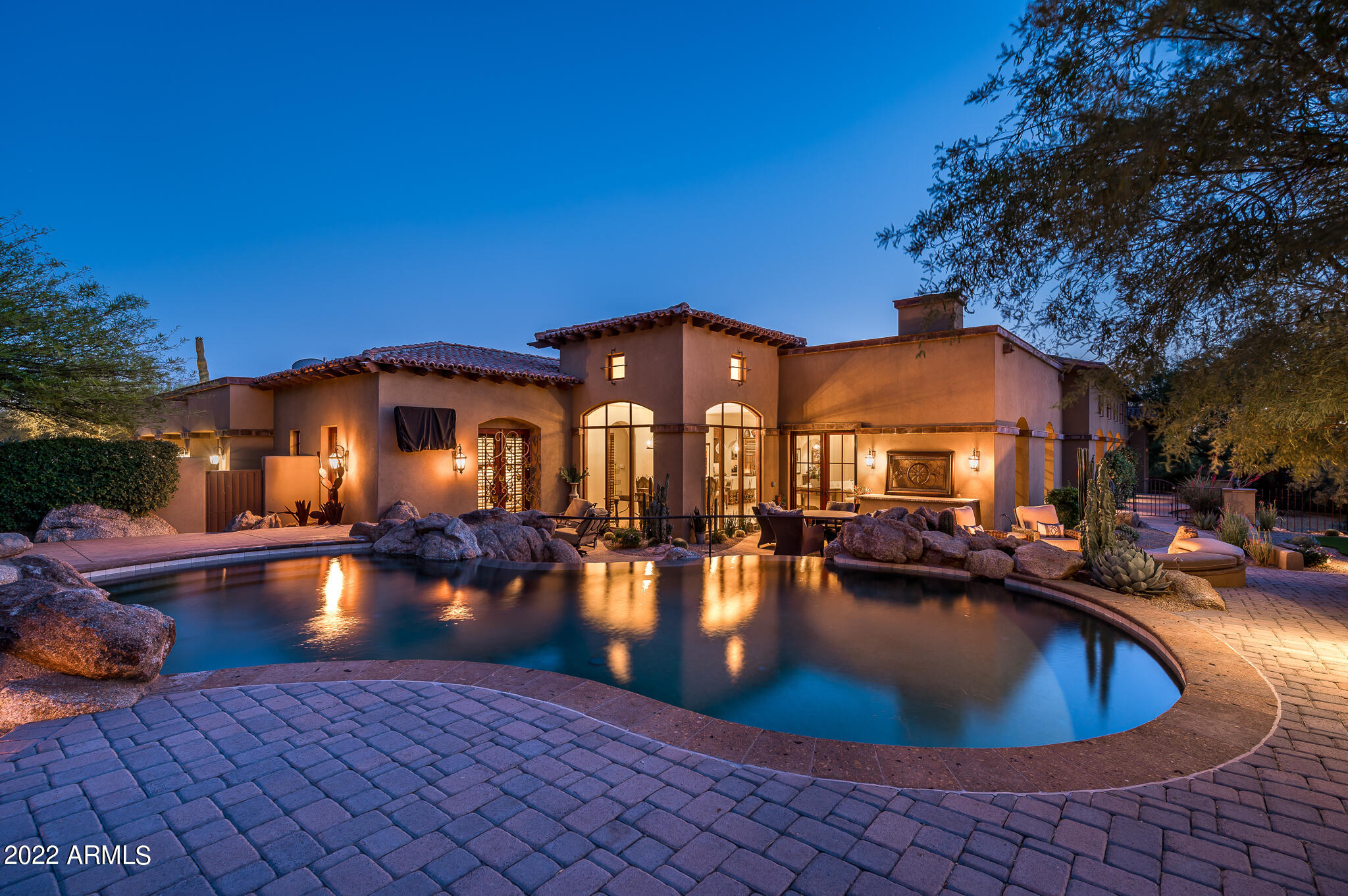 WHISPER ROCK - Residential