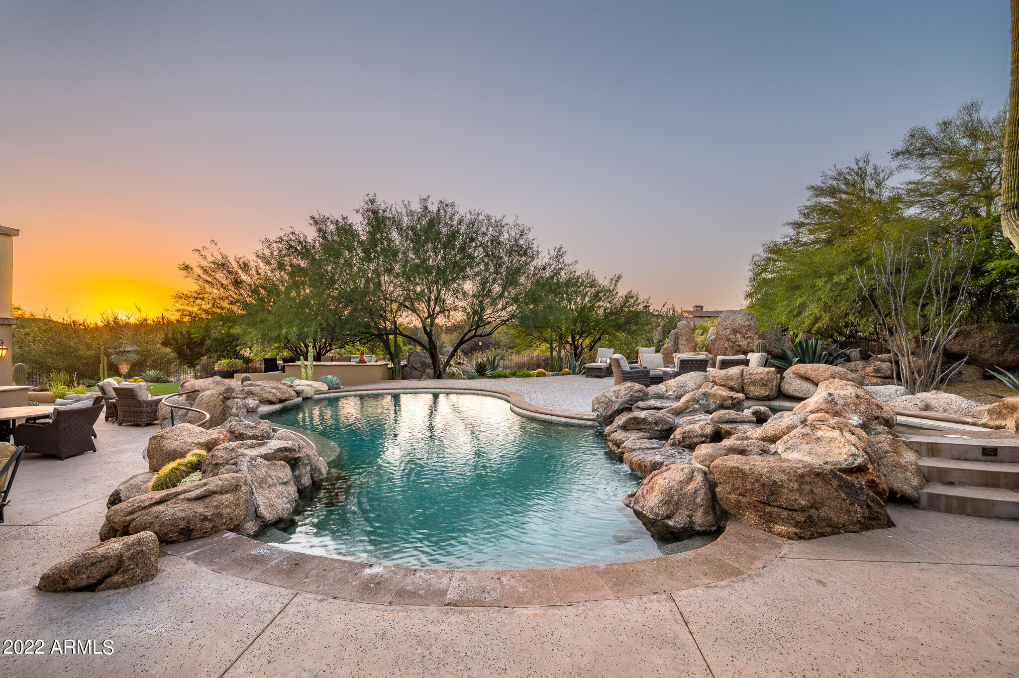 WHISPER ROCK - Residential
