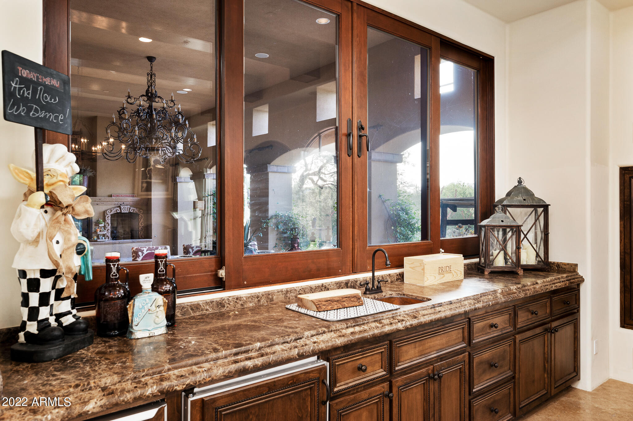 WHISPER ROCK - Residential