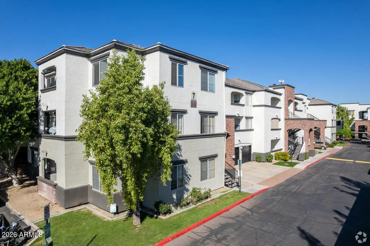 BRICK COMMONS CONDOMINIUM - Residential