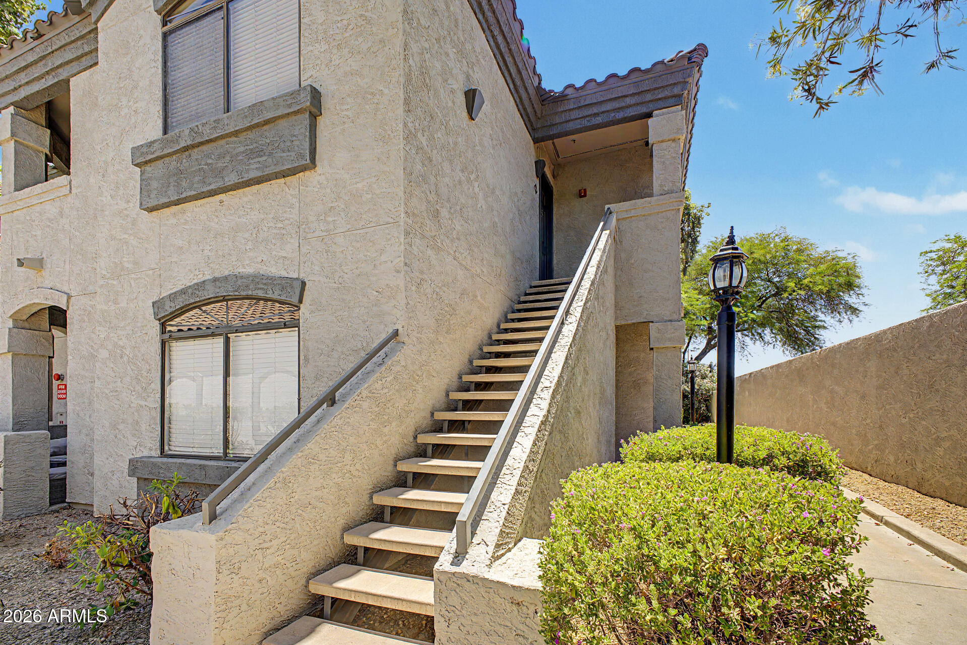 SIGNATURE SCOTTSDALE CONDOMINIUM - Residential