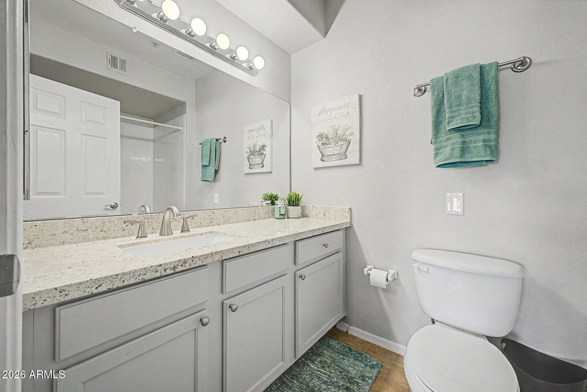 SIGNATURE SCOTTSDALE CONDOMINIUM - Residential