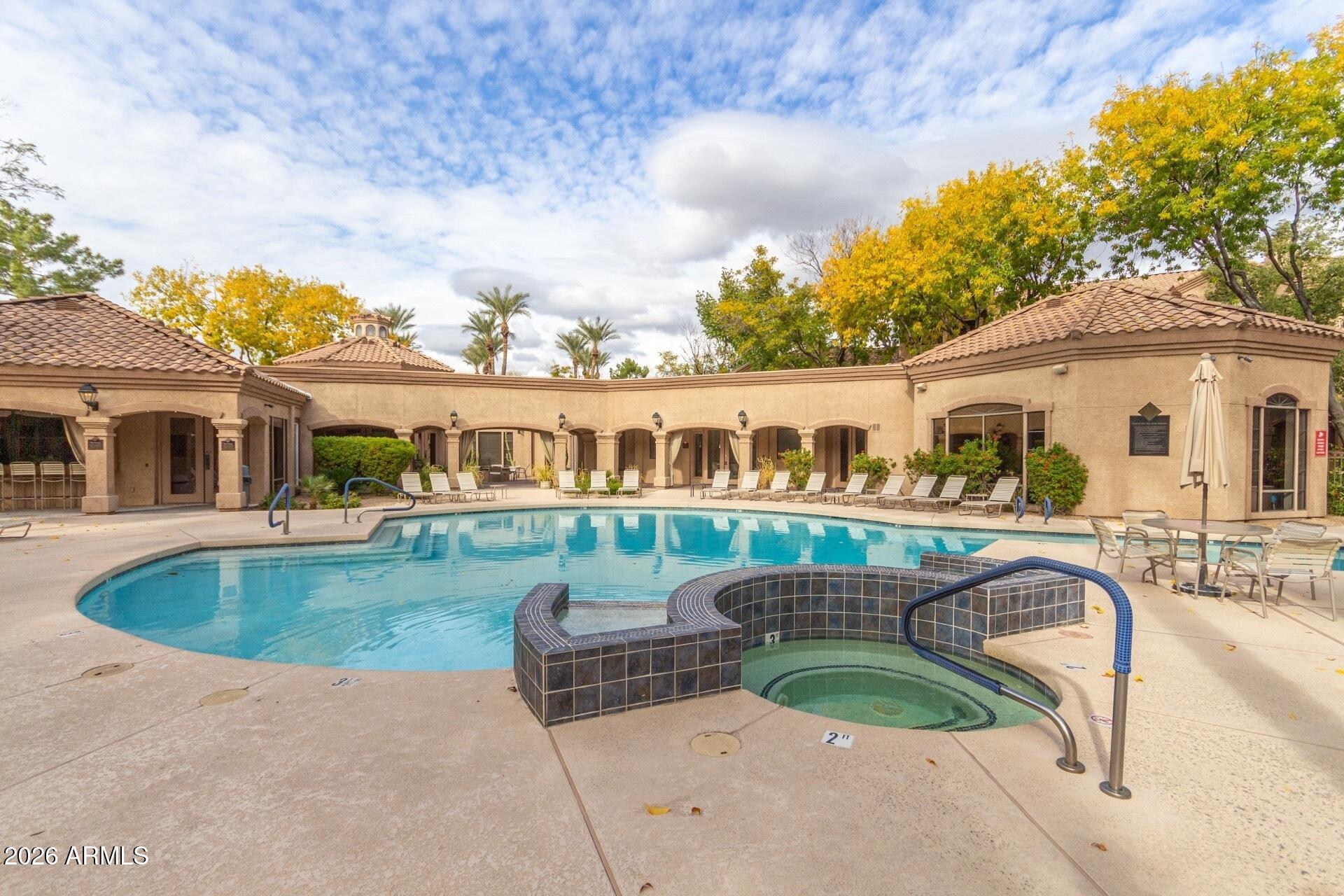 SIGNATURE SCOTTSDALE CONDOMINIUM - Residential