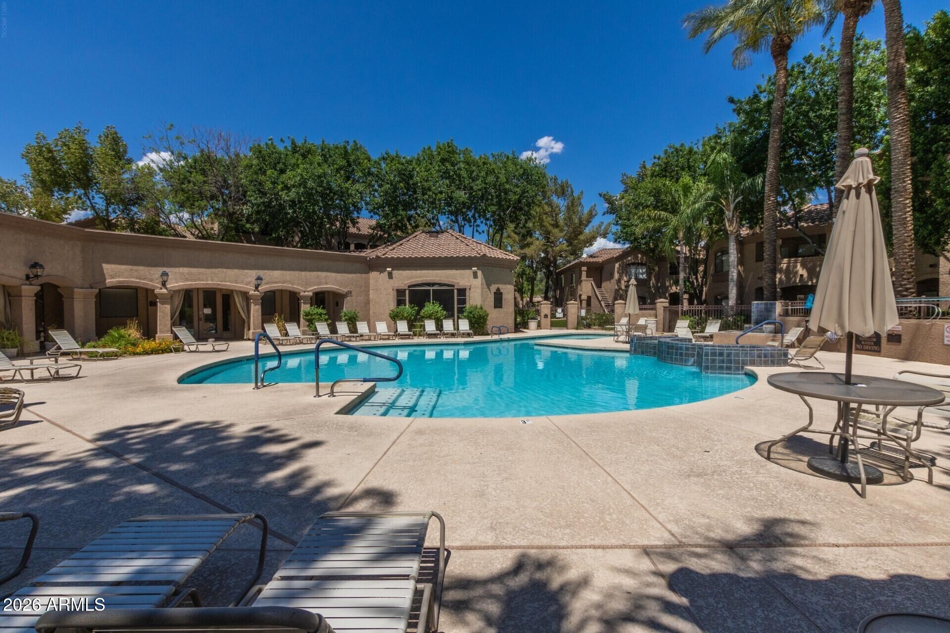 SIGNATURE SCOTTSDALE CONDOMINIUM - Residential