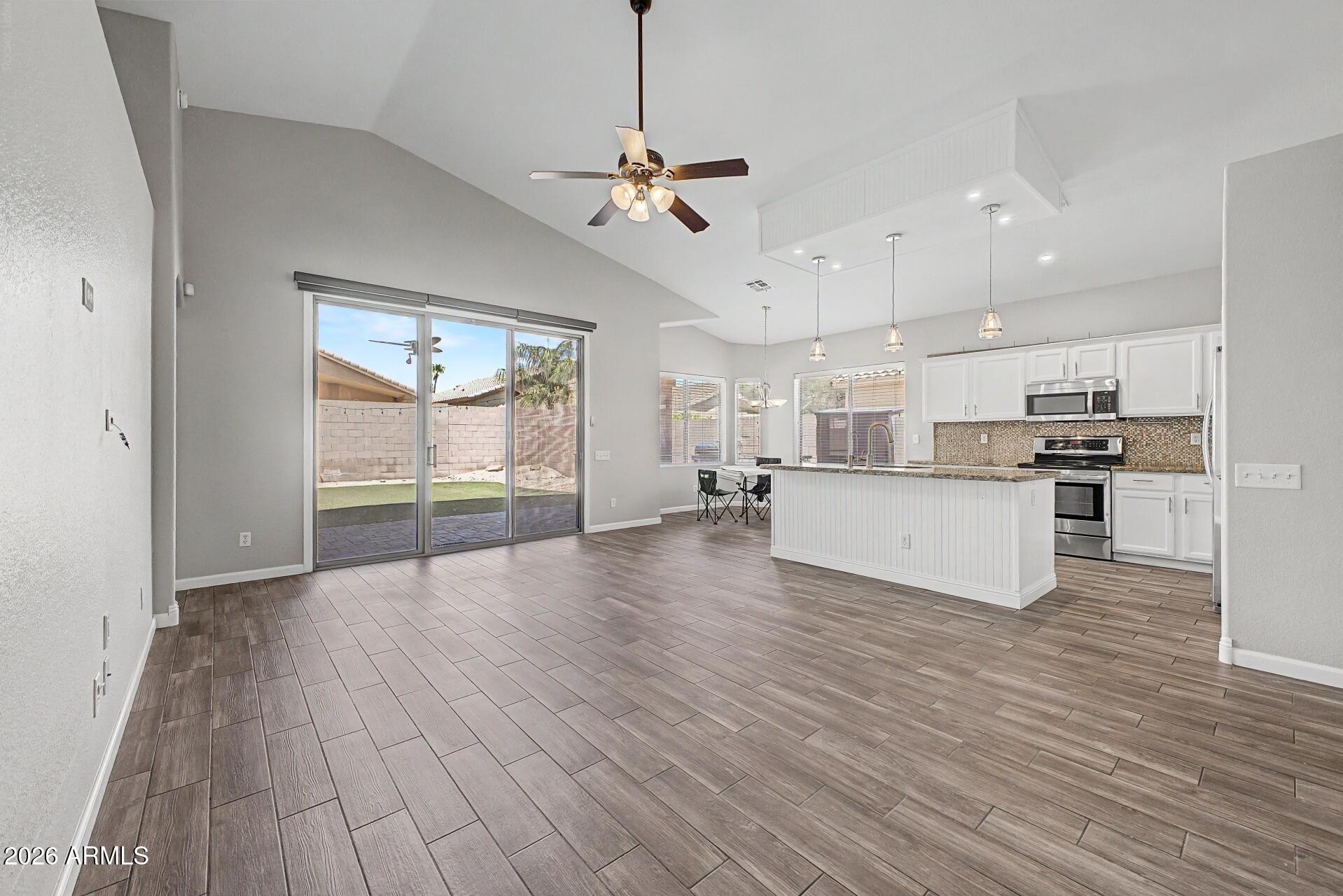 CRESCENT BUTTE - Residential