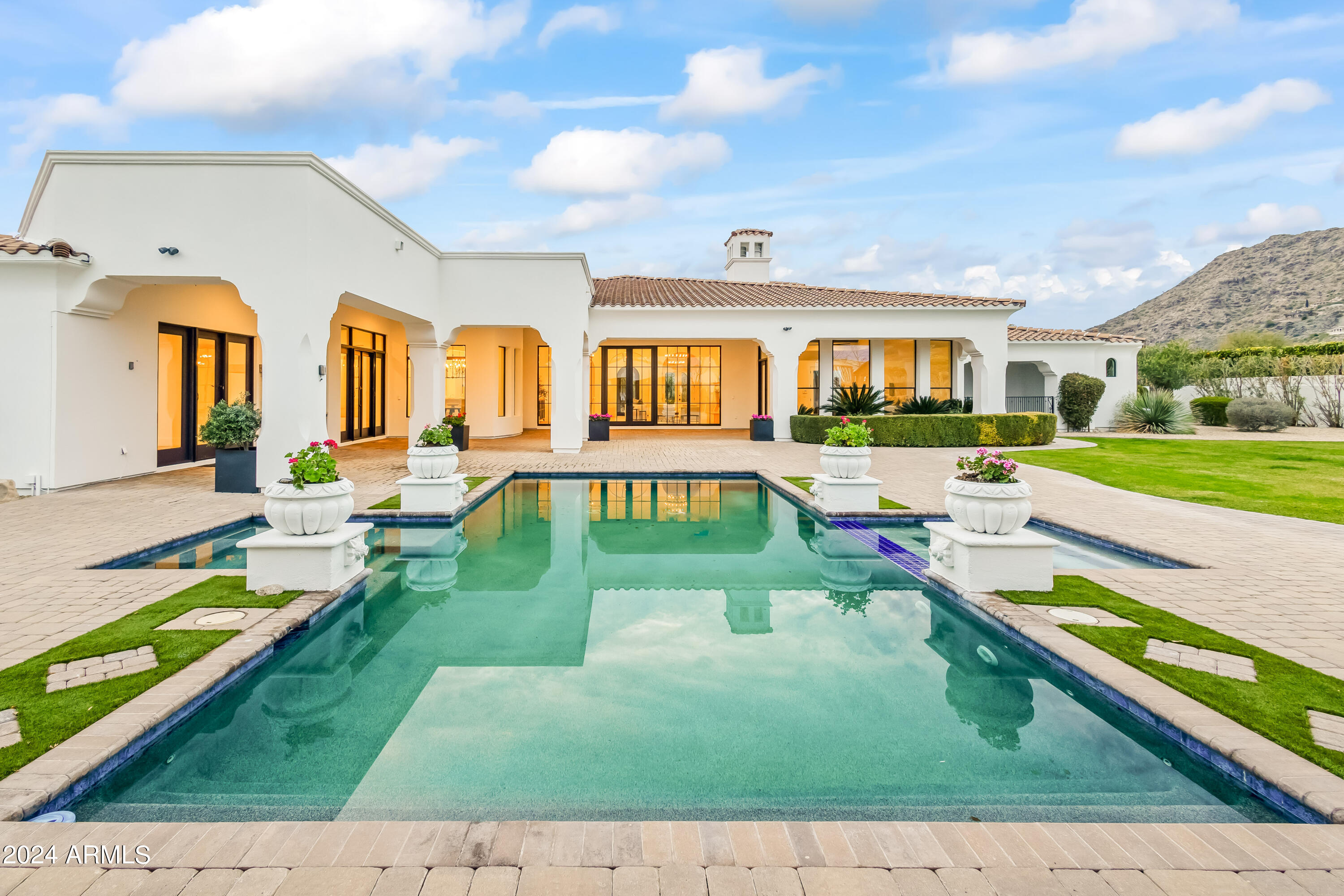 MOUNTAIN VIEW - Residential