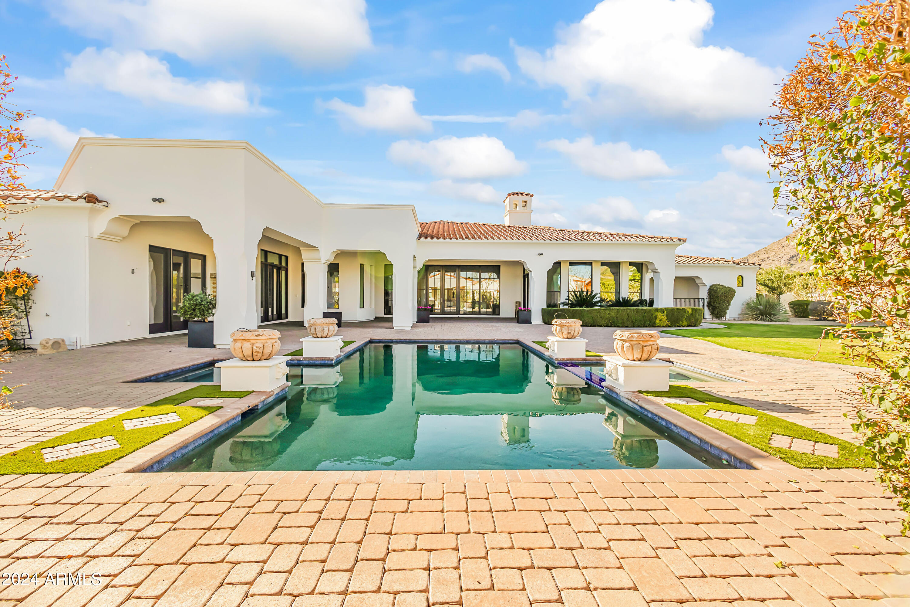 MOUNTAIN VIEW - Residential