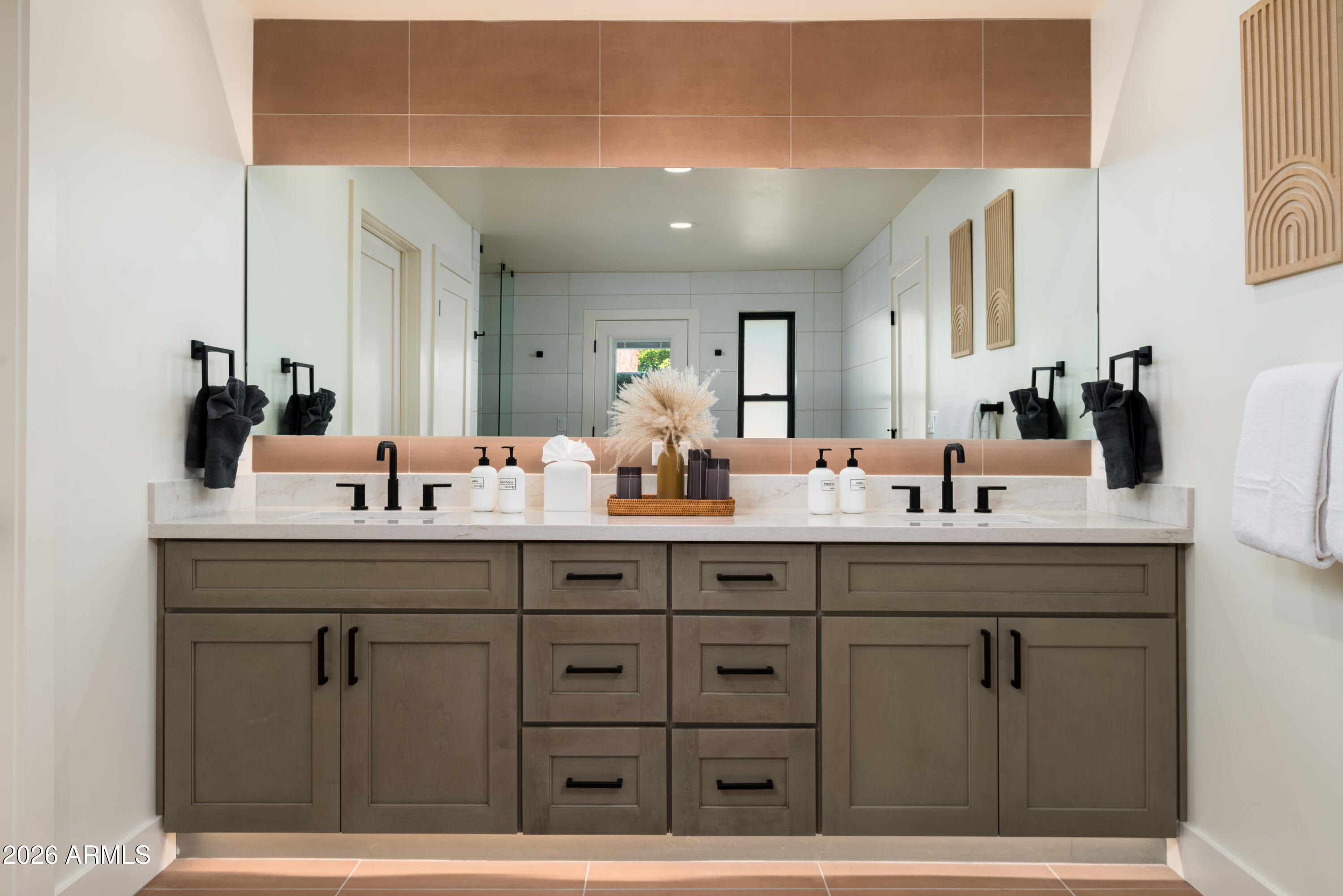 LA TIERRA ESTATES AMD - Residential