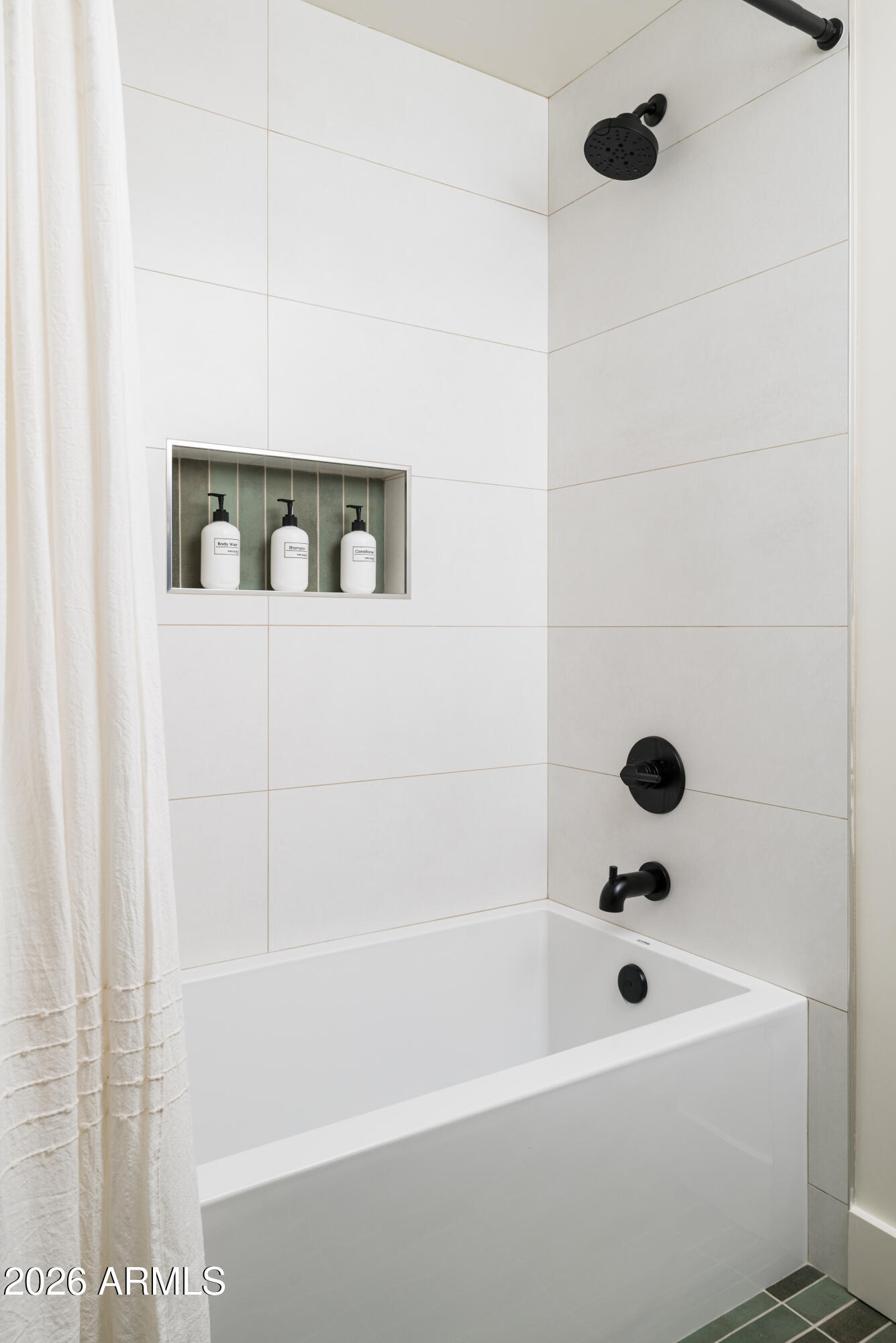LA TIERRA ESTATES AMD - Residential