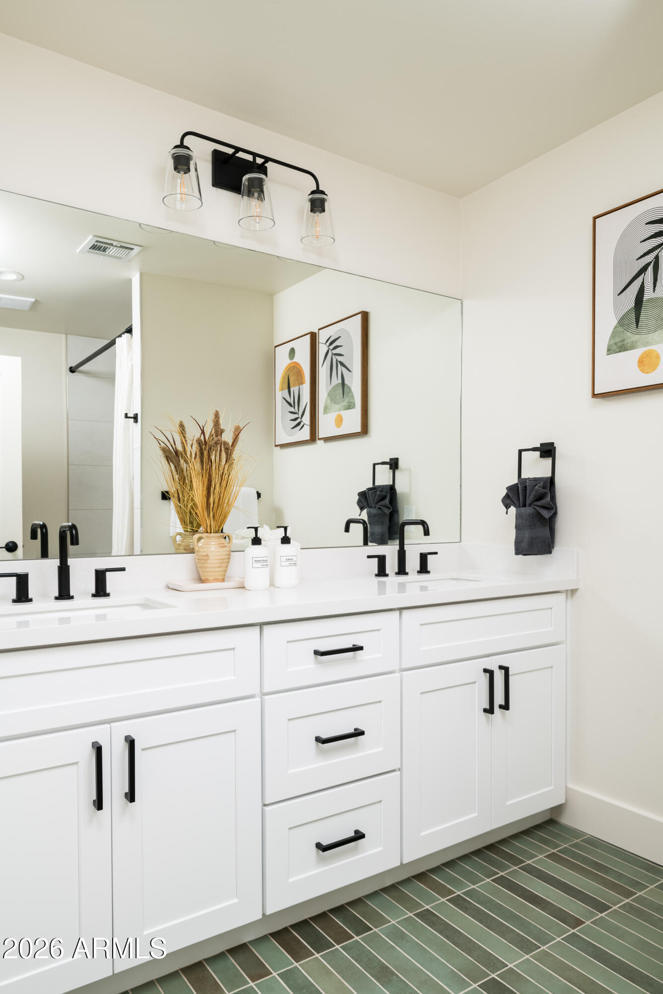 LA TIERRA ESTATES AMD - Residential