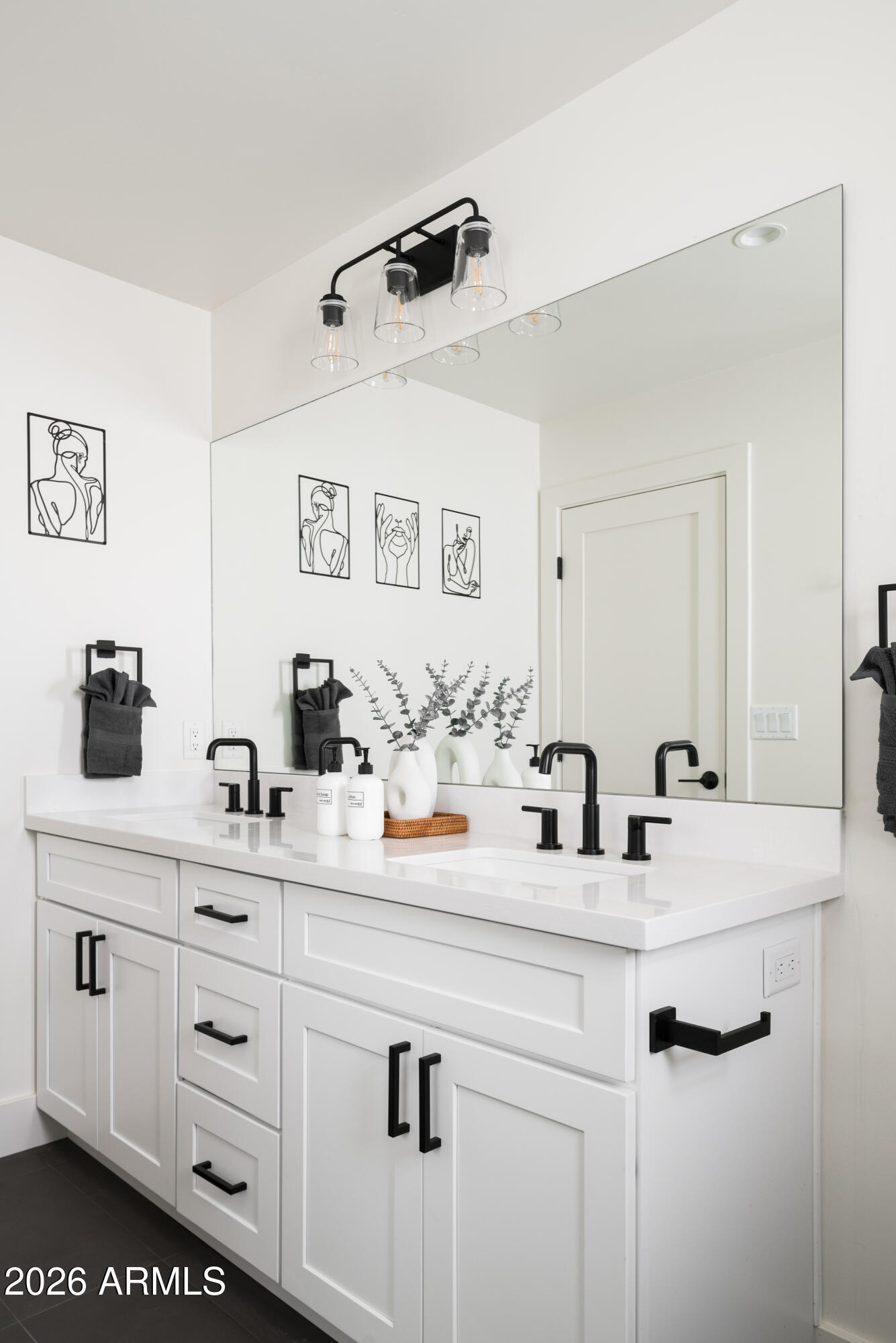 LA TIERRA ESTATES AMD - Residential