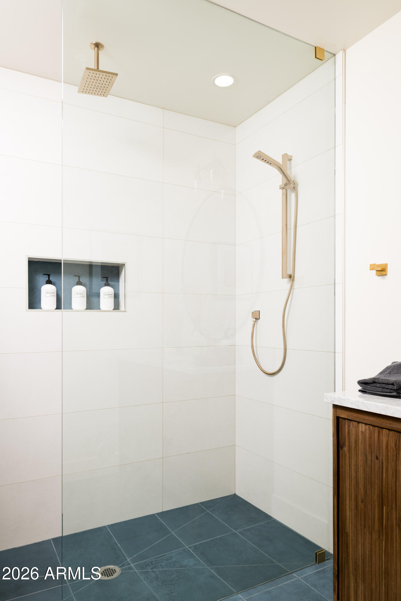 LA TIERRA ESTATES AMD - Residential