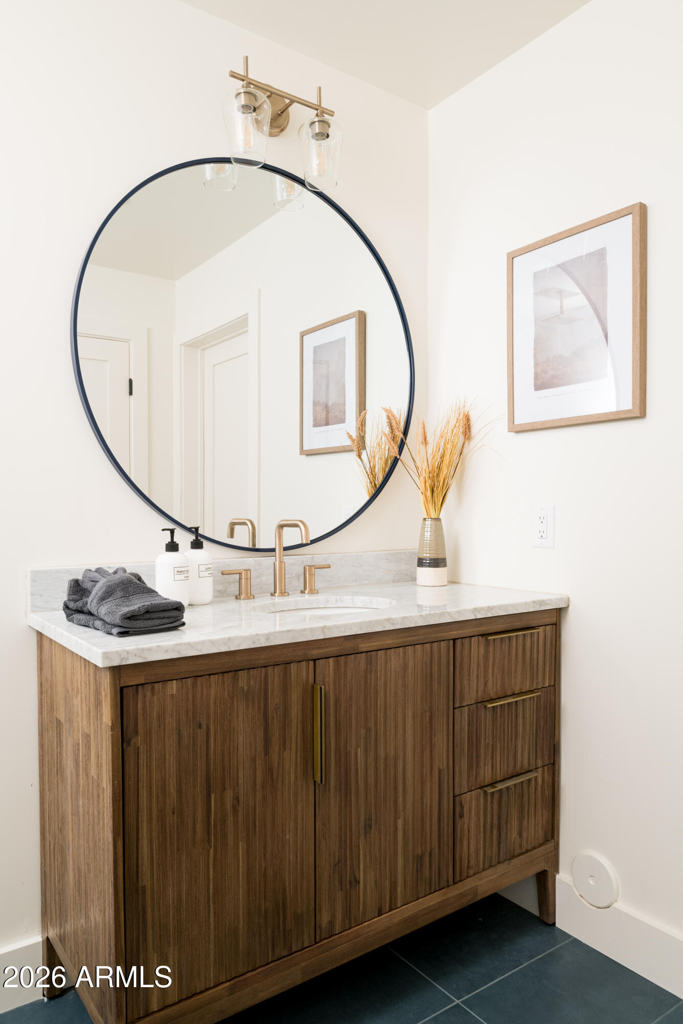 LA TIERRA ESTATES AMD - Residential