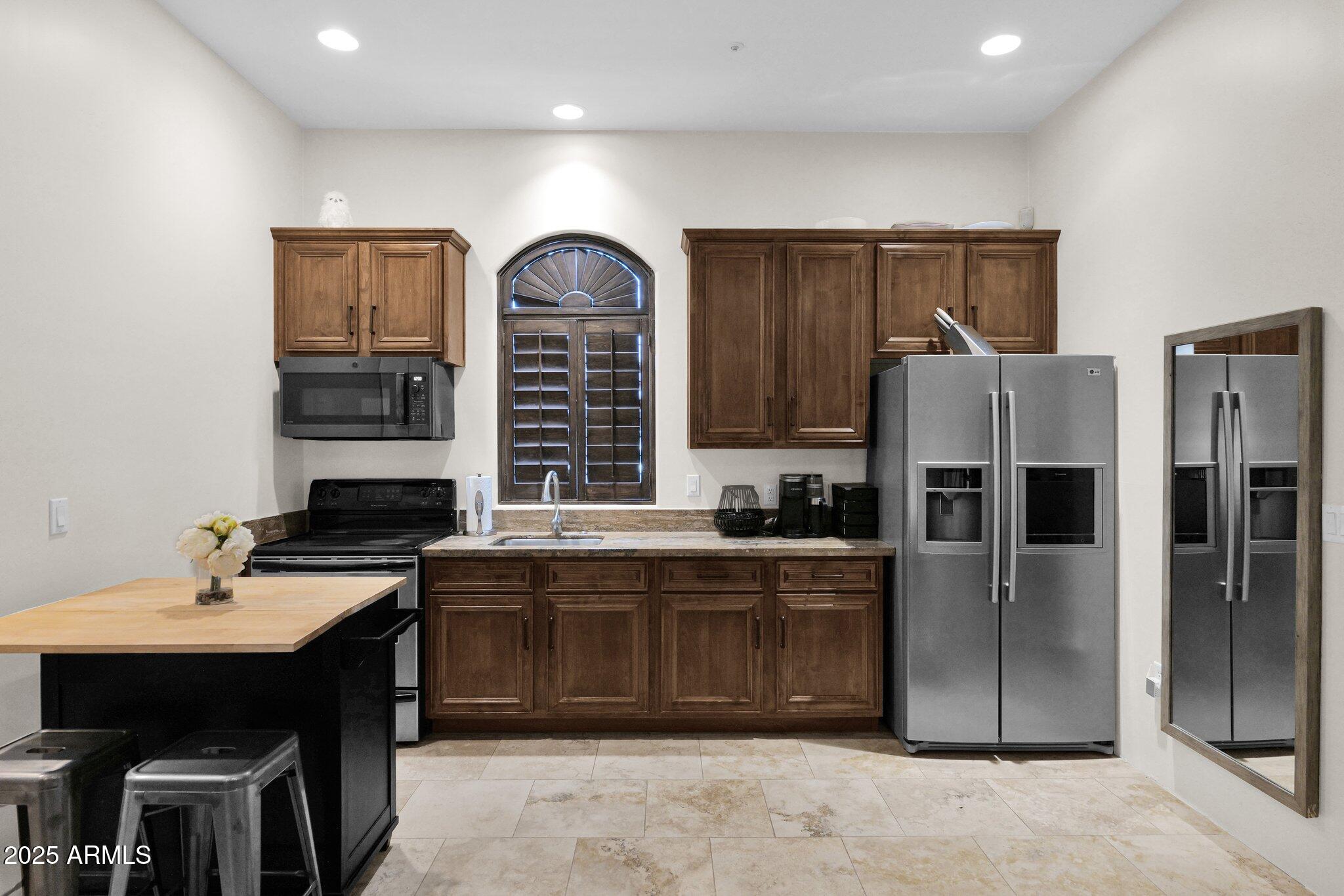 DESERT ESTATES 1 LOTS 1-4, 21-24 - Residential