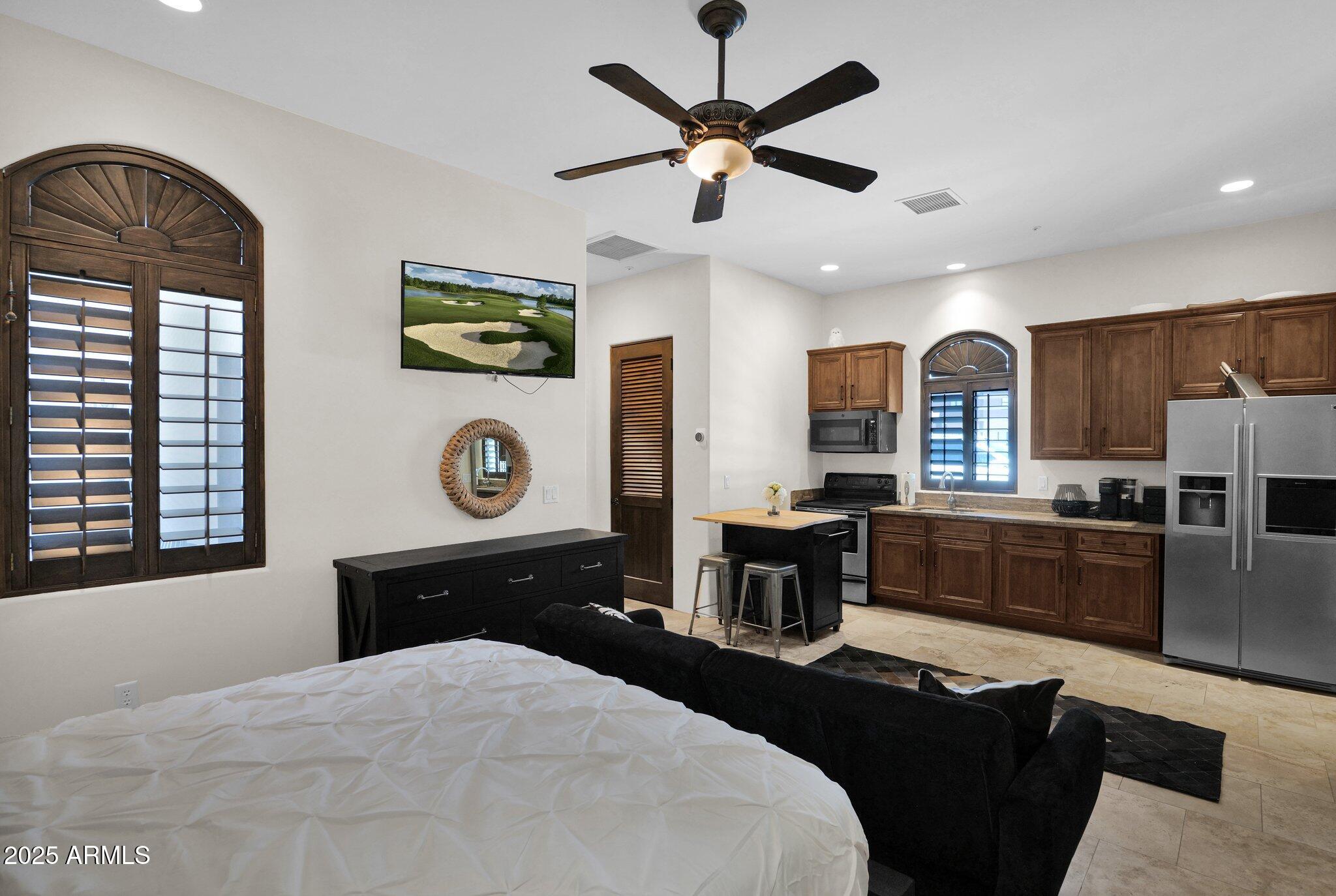 DESERT ESTATES 1 LOTS 1-4, 21-24 - Residential