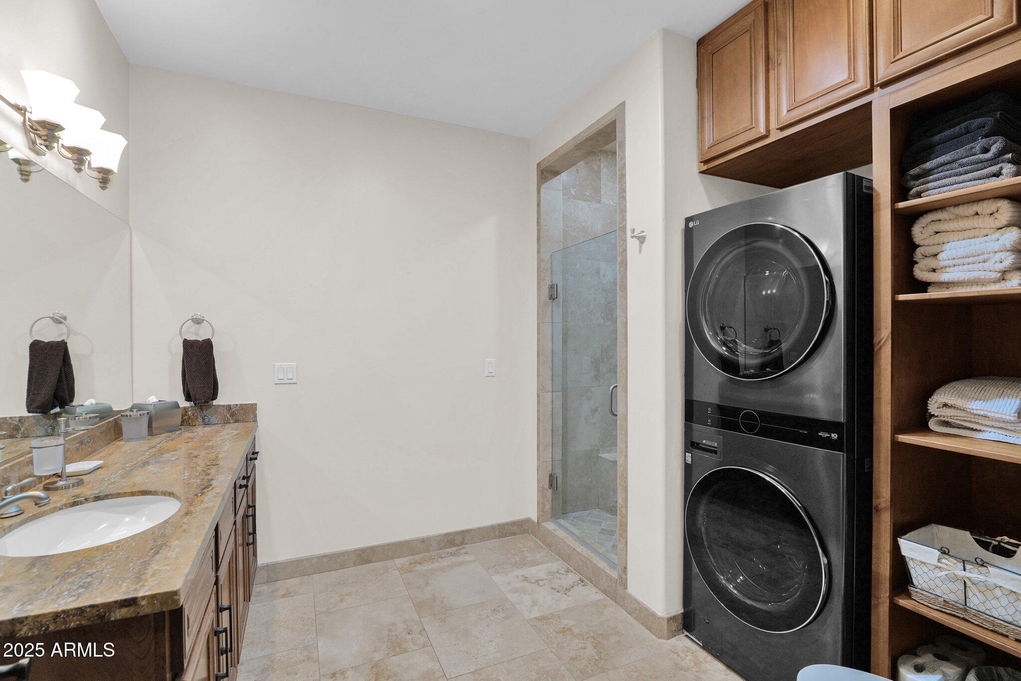 DESERT ESTATES 1 LOTS 1-4, 21-24 - Residential
