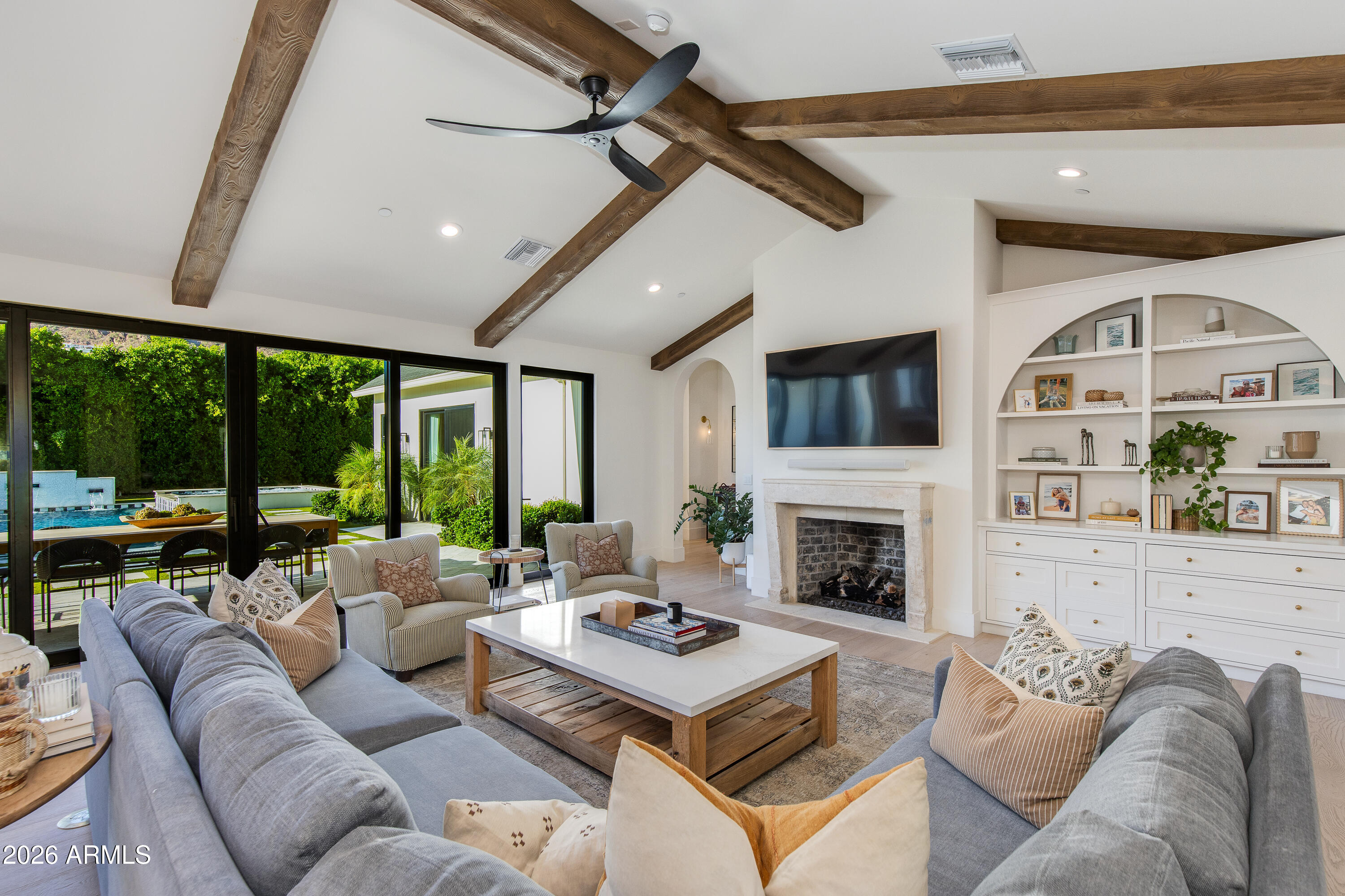 CASA DE CAMELBACK - Residential