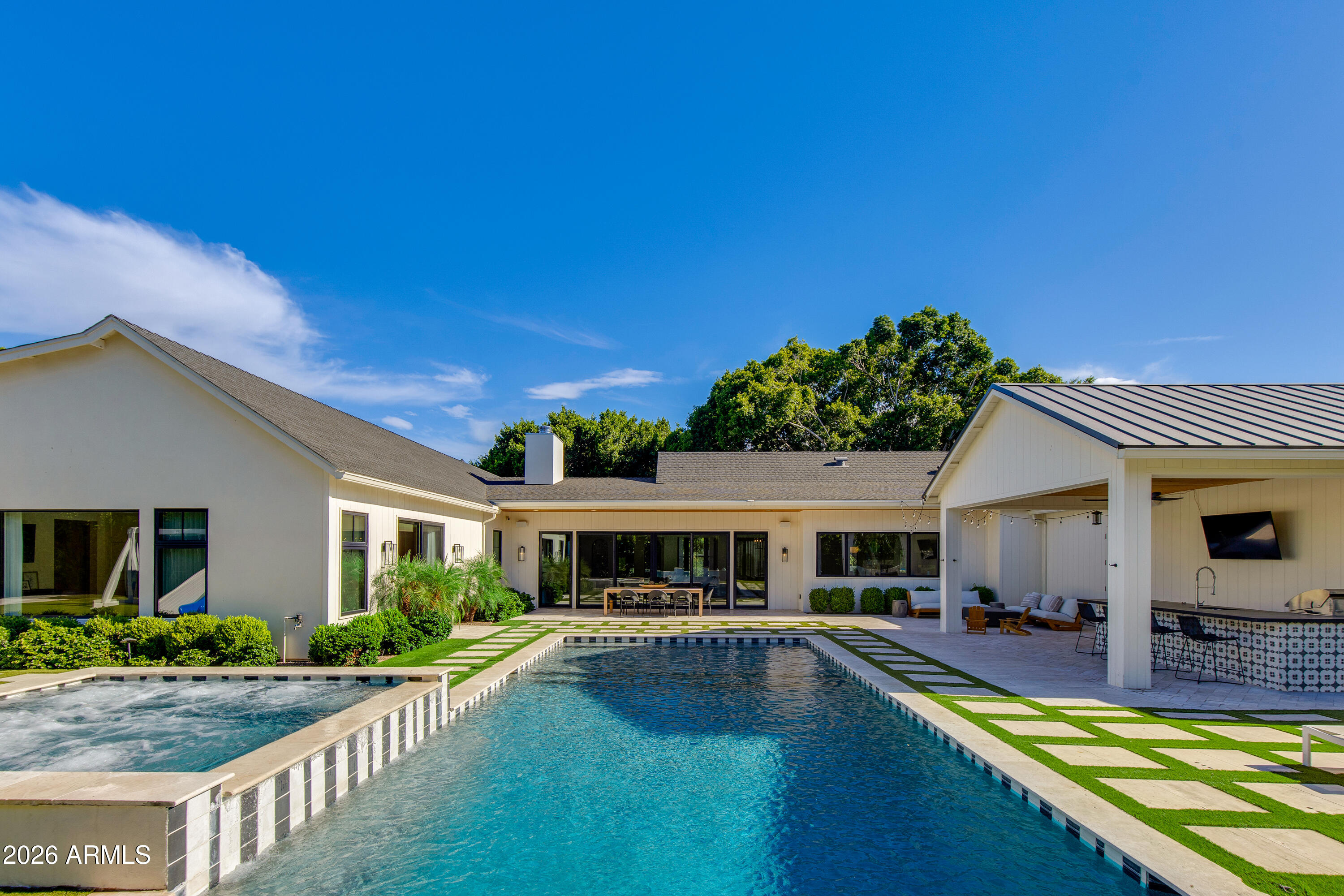 CASA DE CAMELBACK - Residential
