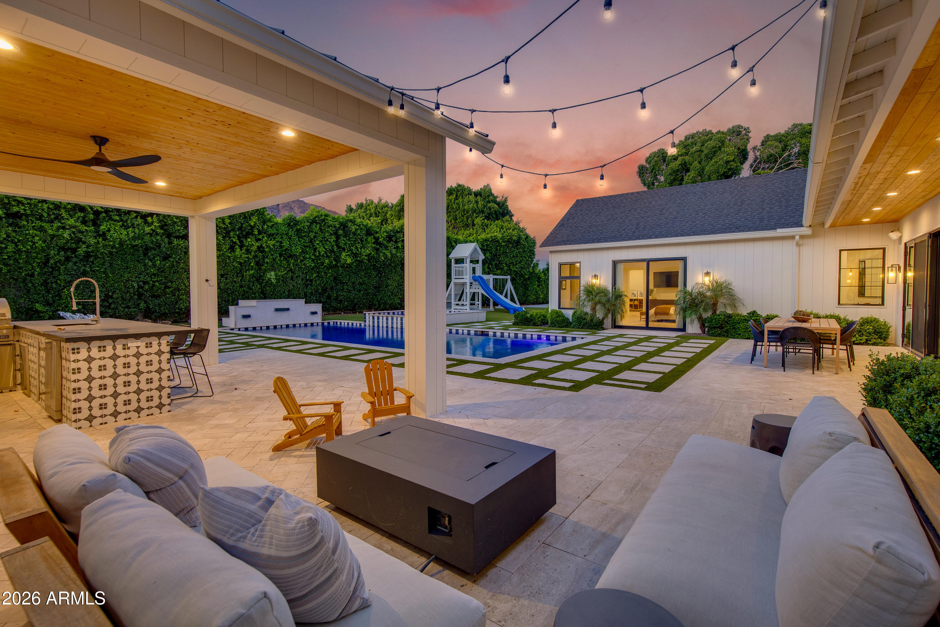 CASA DE CAMELBACK - Residential