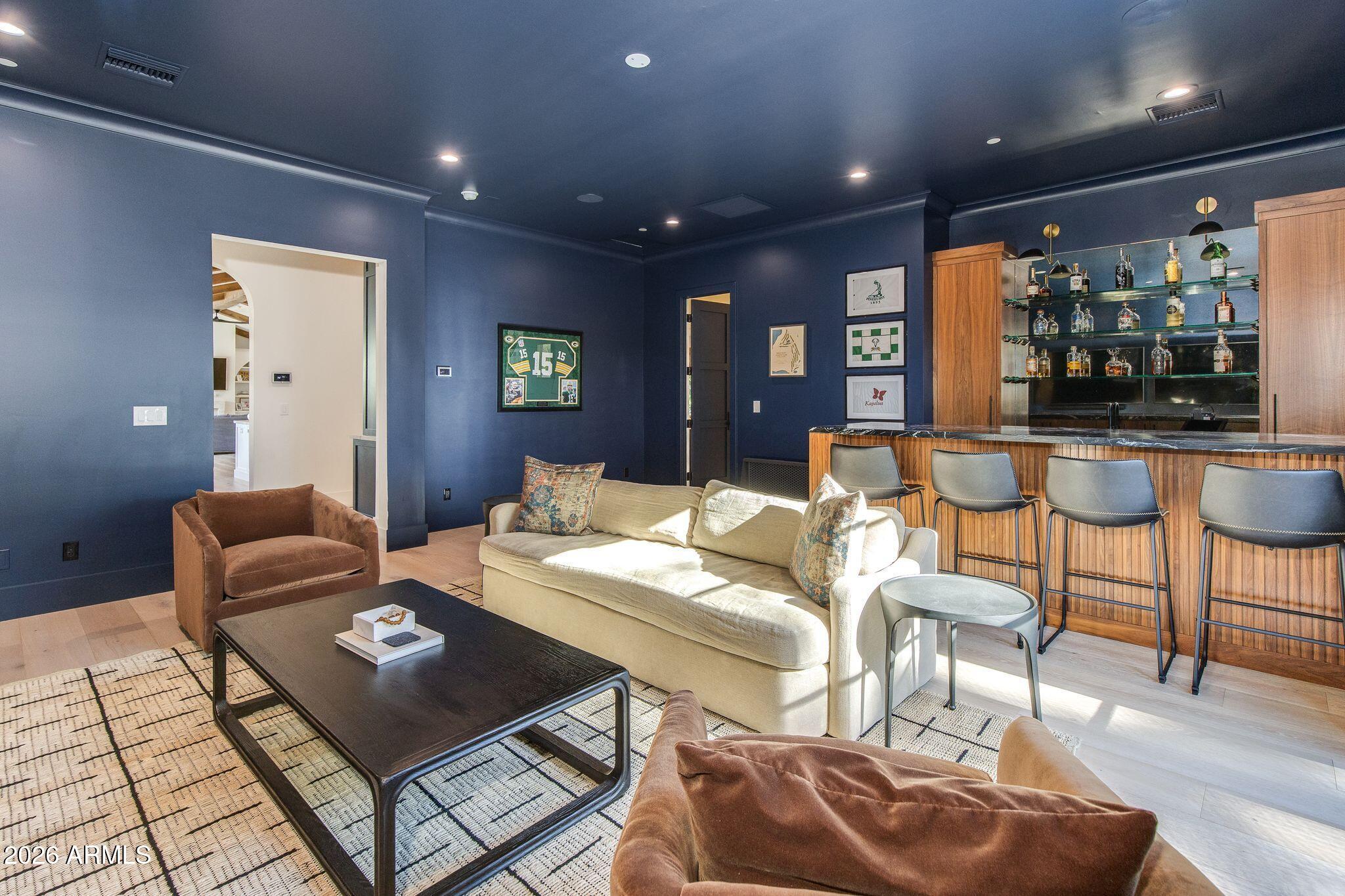 CASA DE CAMELBACK - Residential