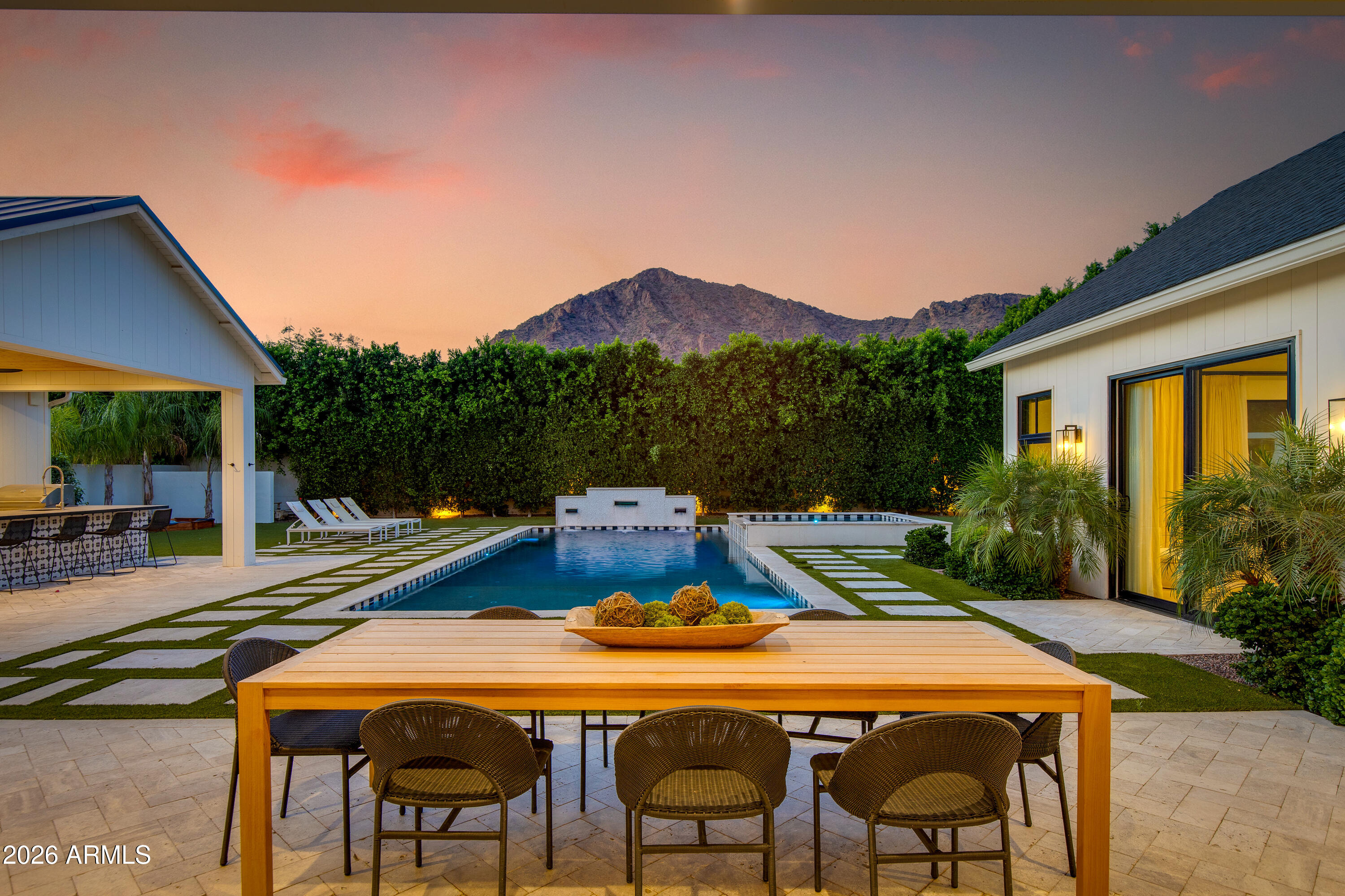 CASA DE CAMELBACK - Residential