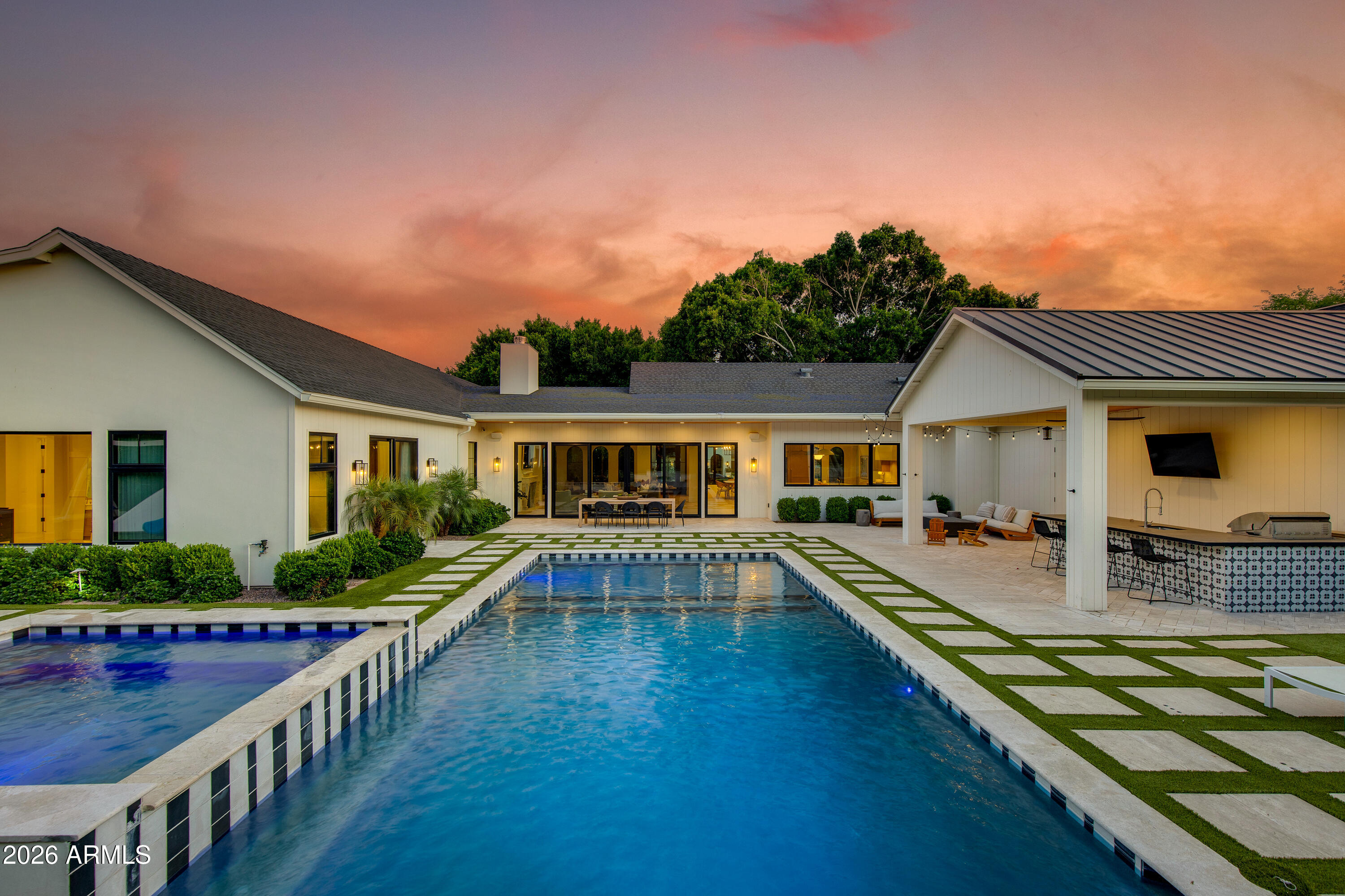 CASA DE CAMELBACK - Residential