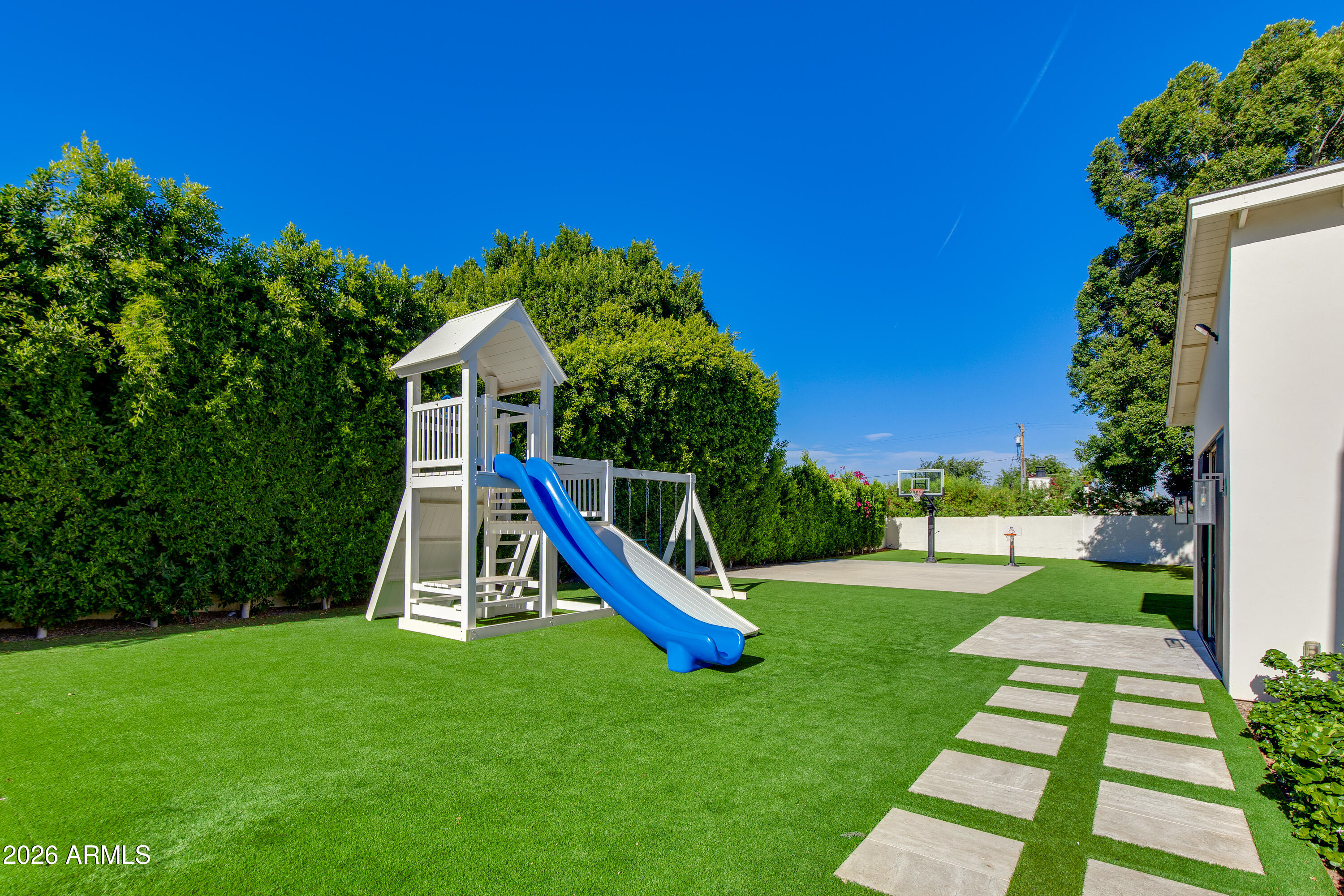 CASA DE CAMELBACK - Residential