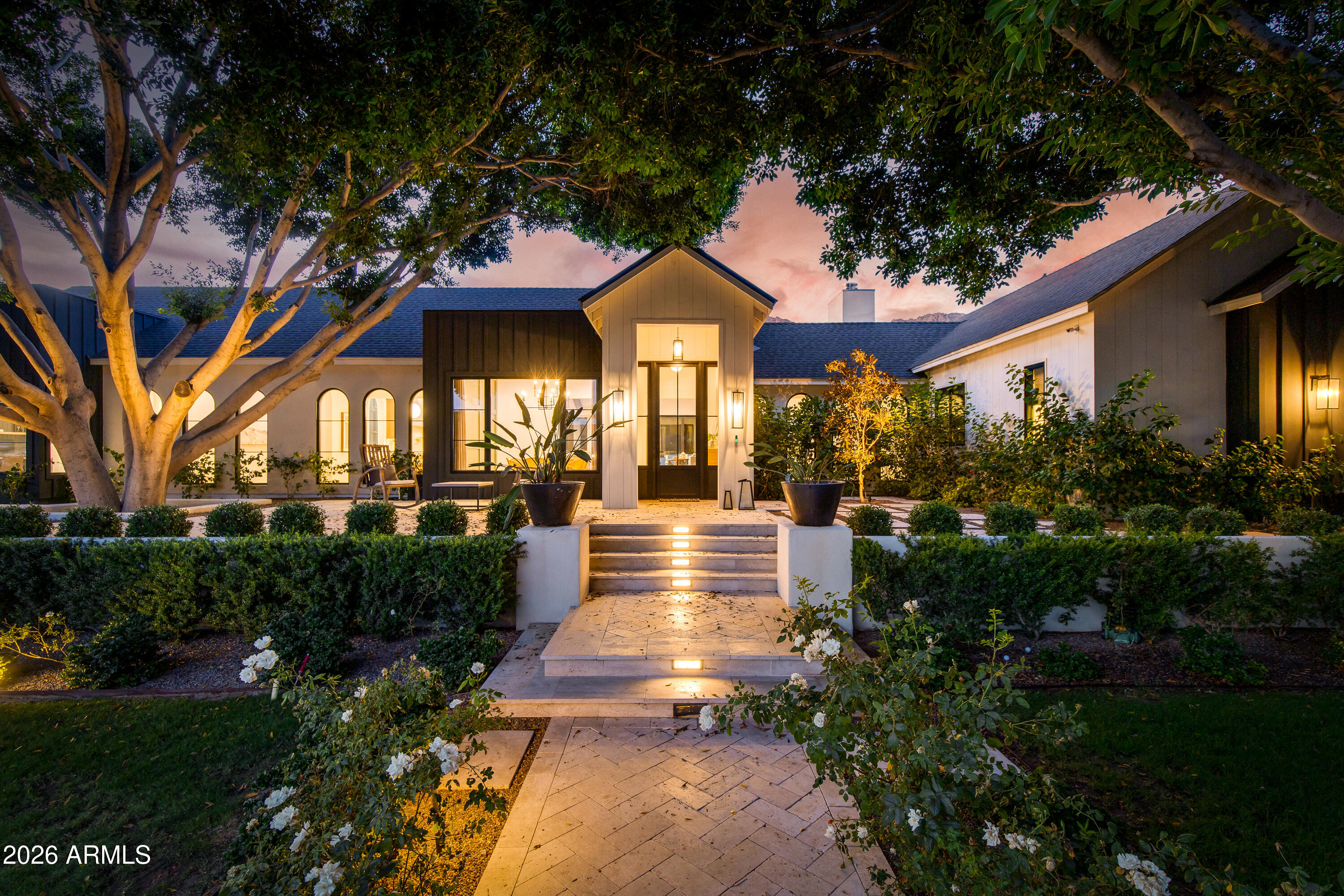 CASA DE CAMELBACK - Residential