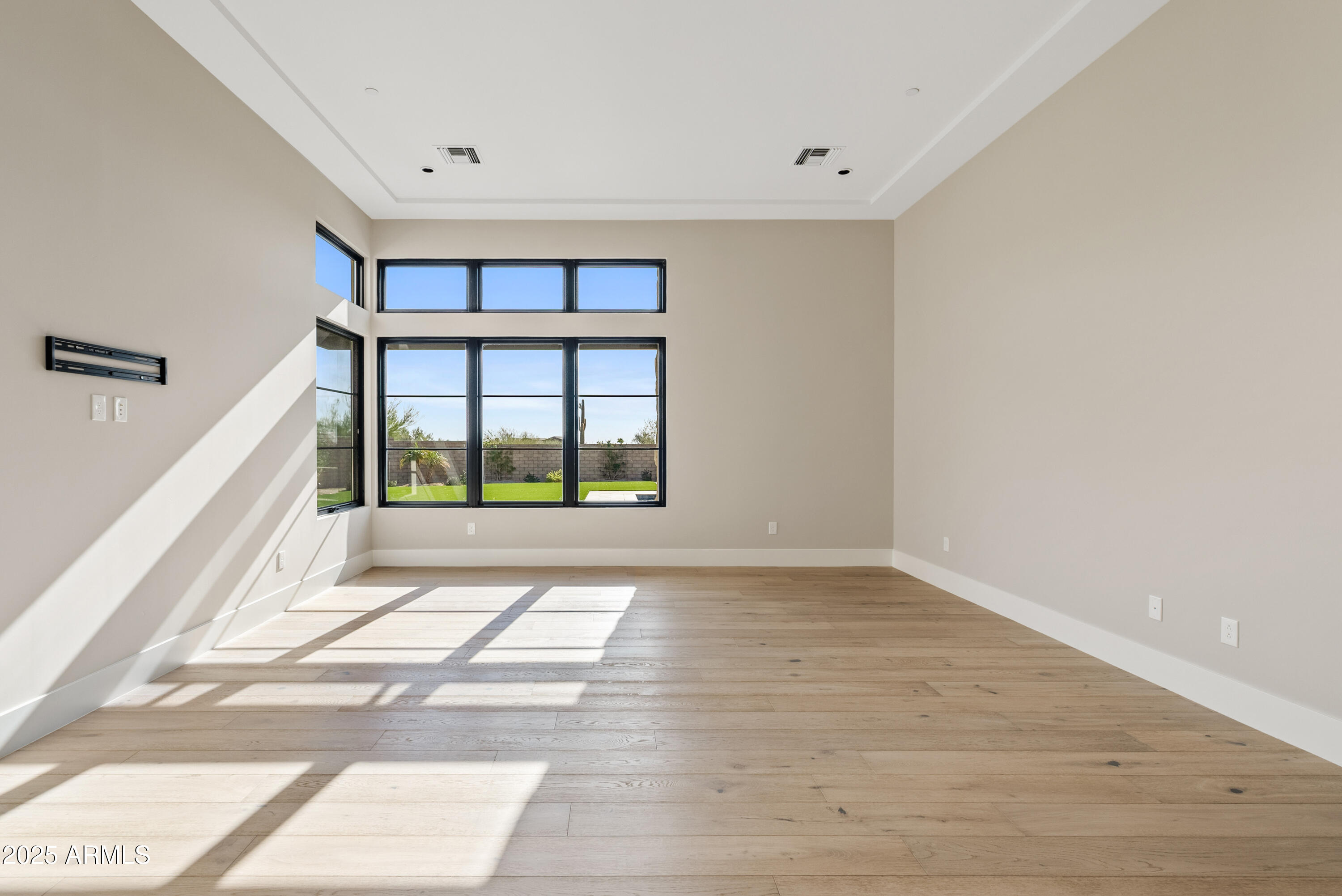 WHITE HORSE - Residential