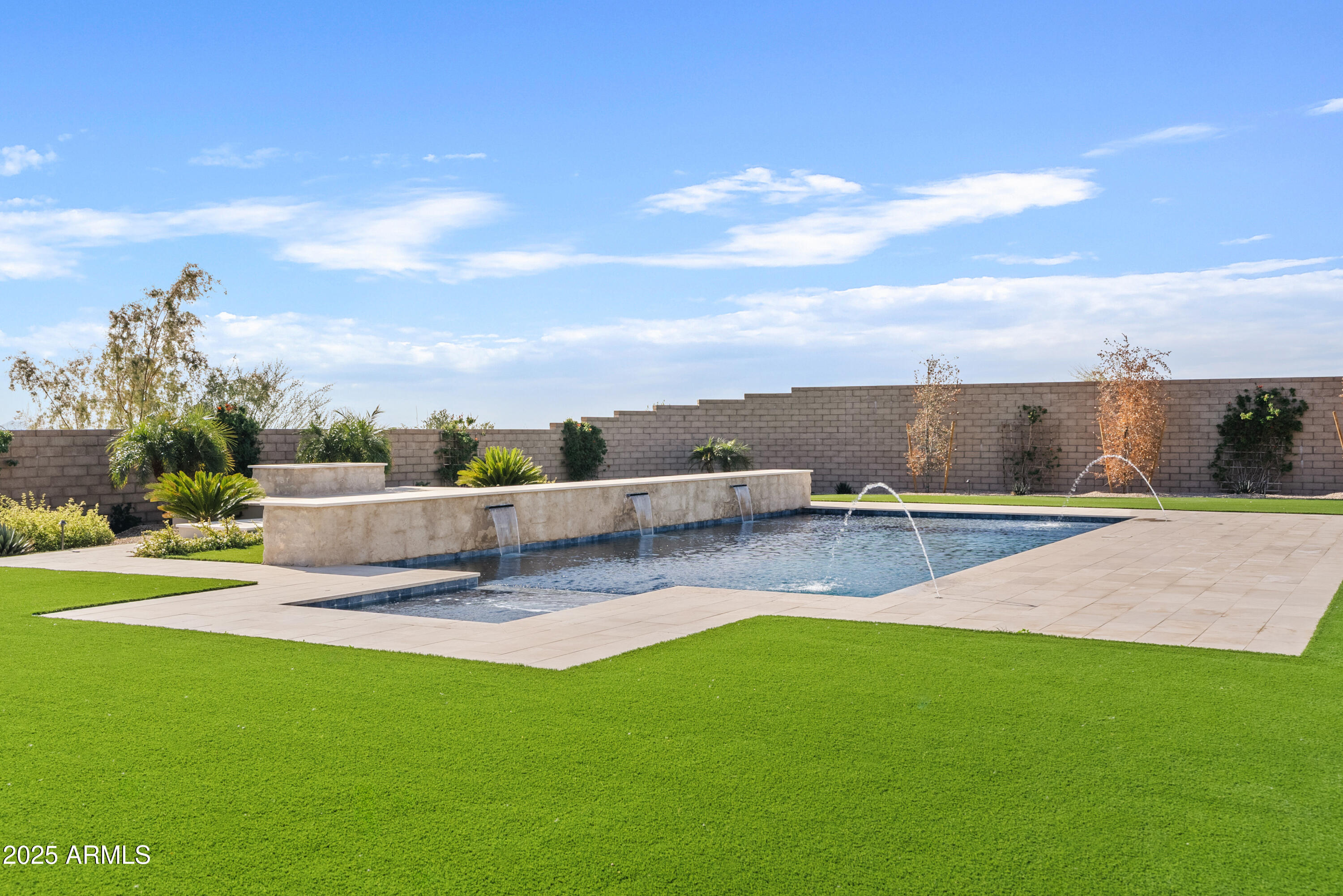 WHITE HORSE - Residential