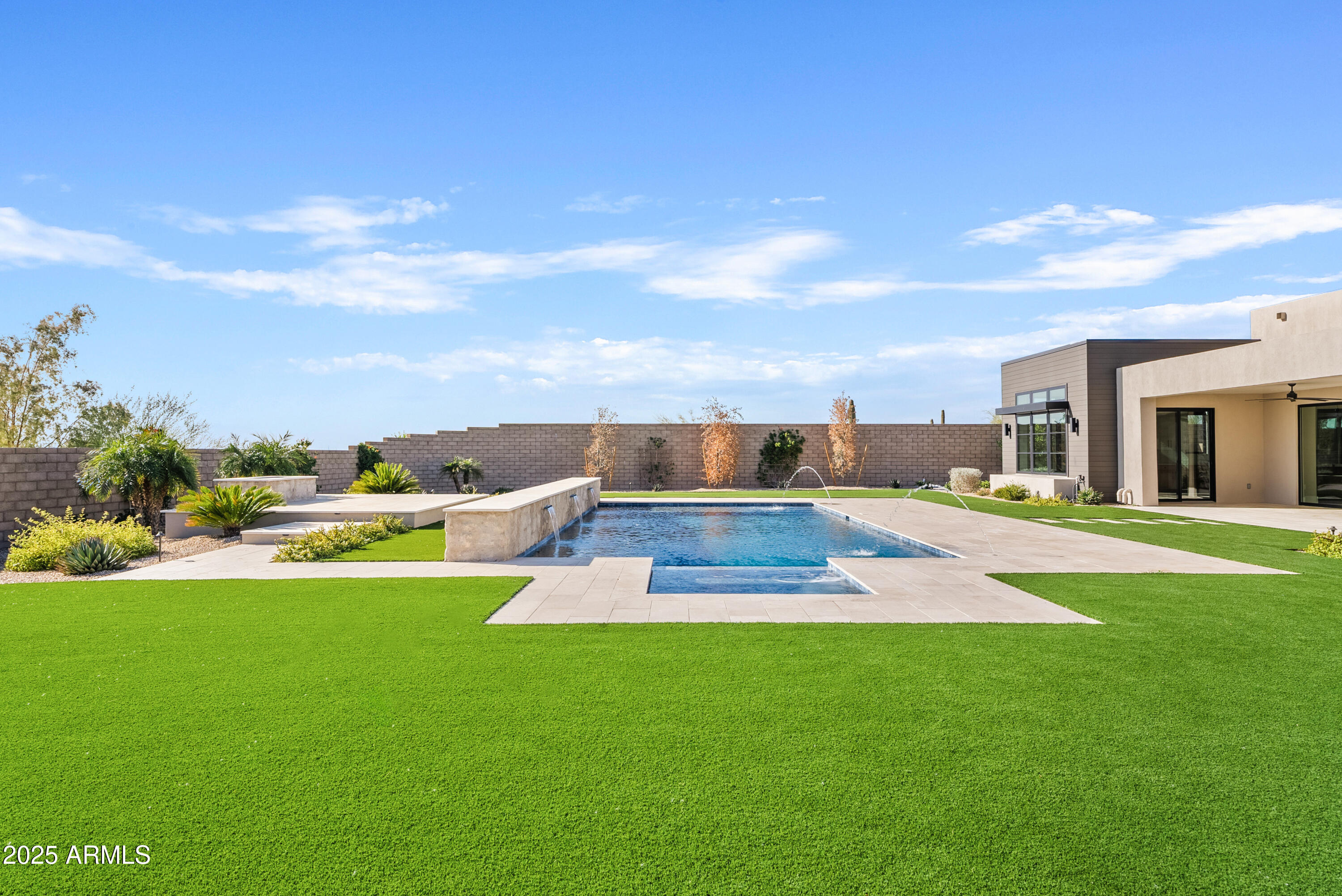 WHITE HORSE - Residential