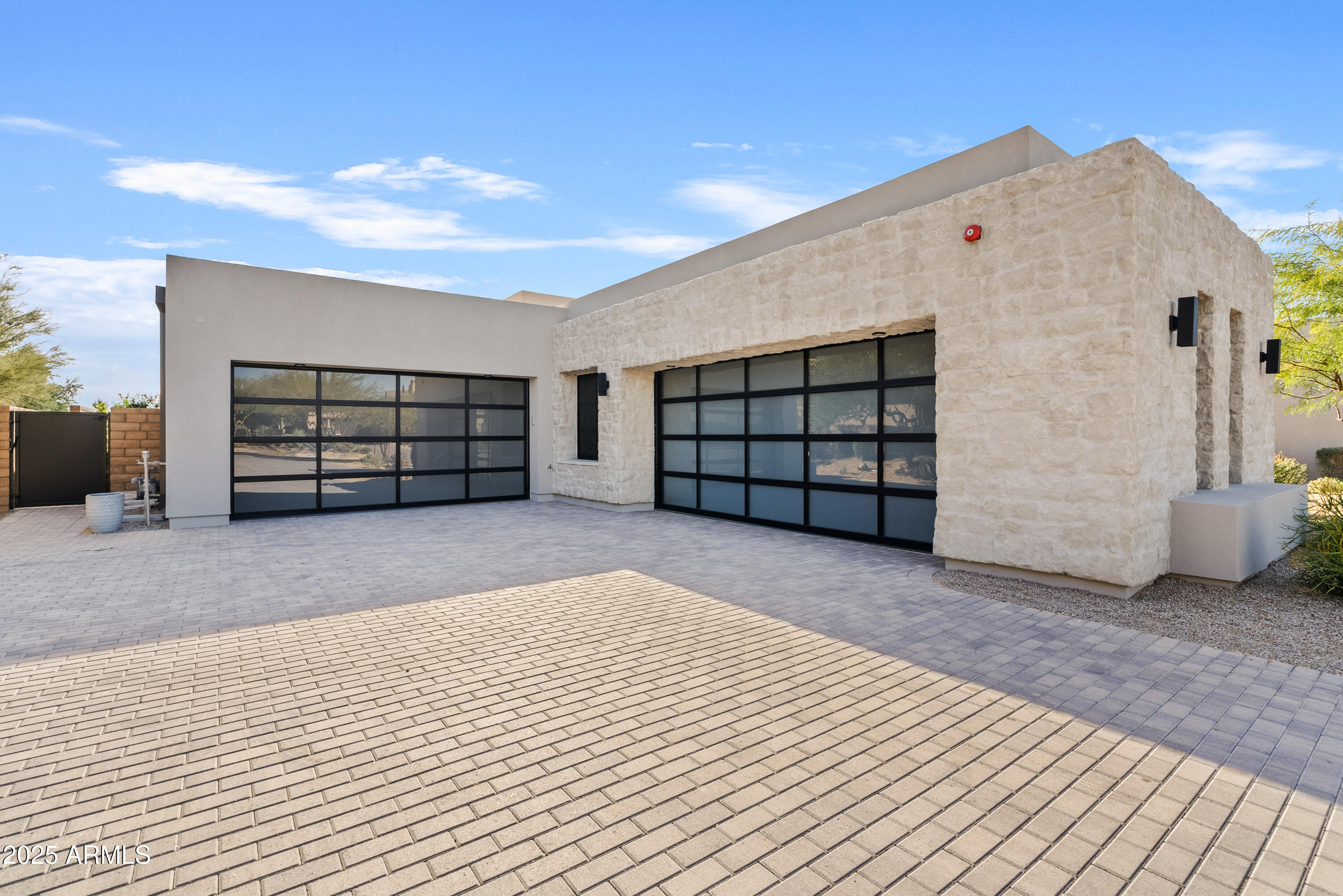 WHITE HORSE - Residential