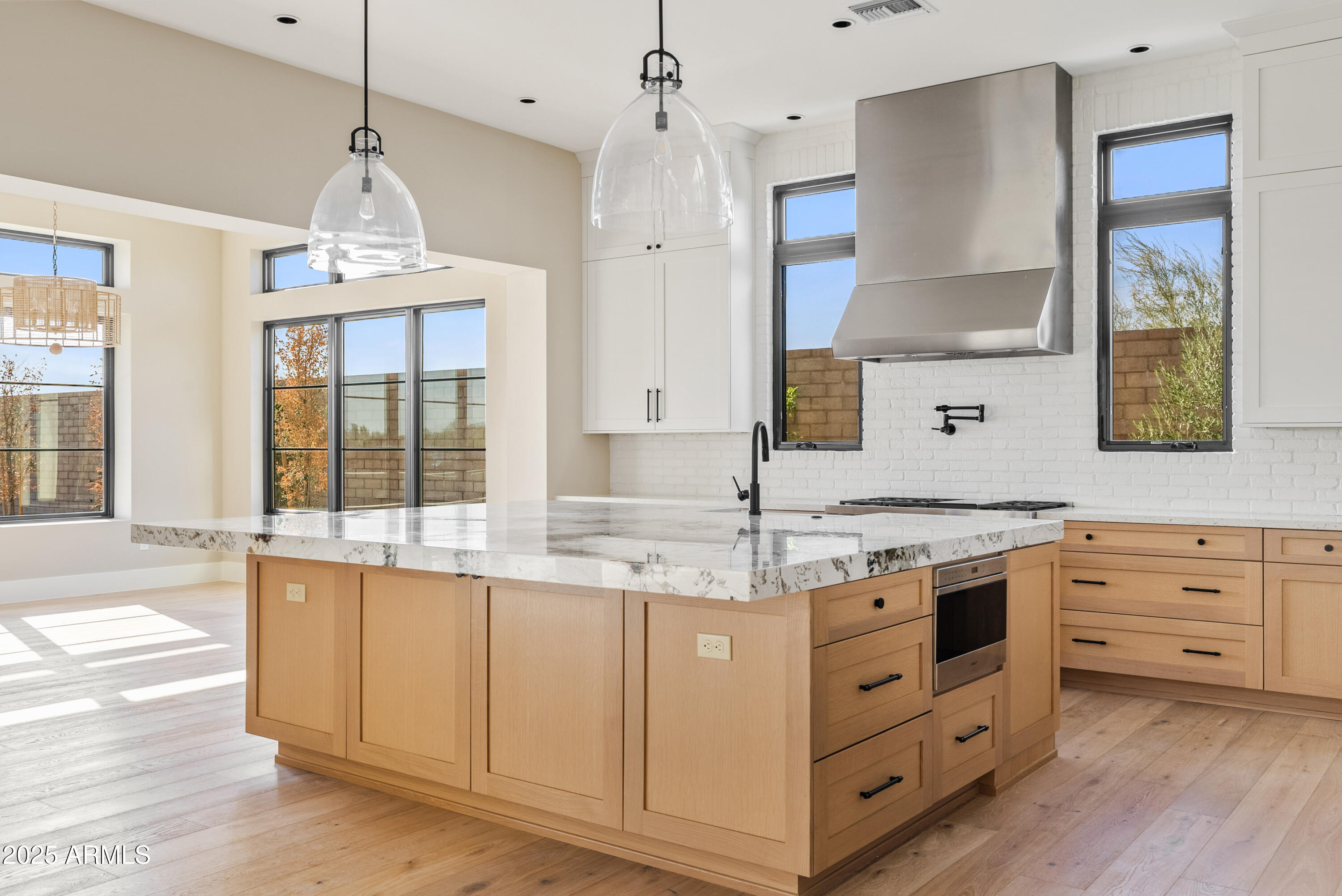WHITE HORSE - Residential