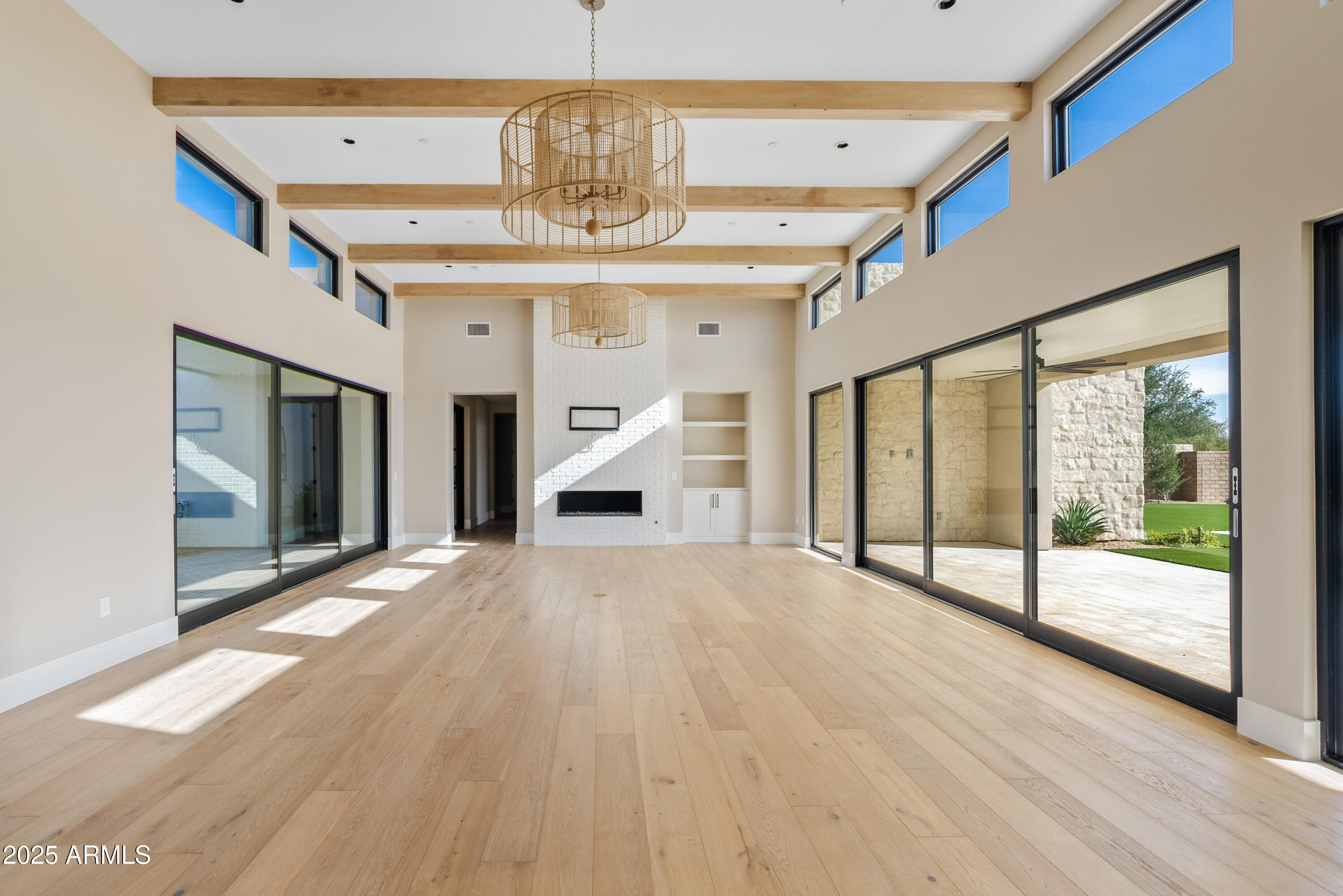 WHITE HORSE - Residential