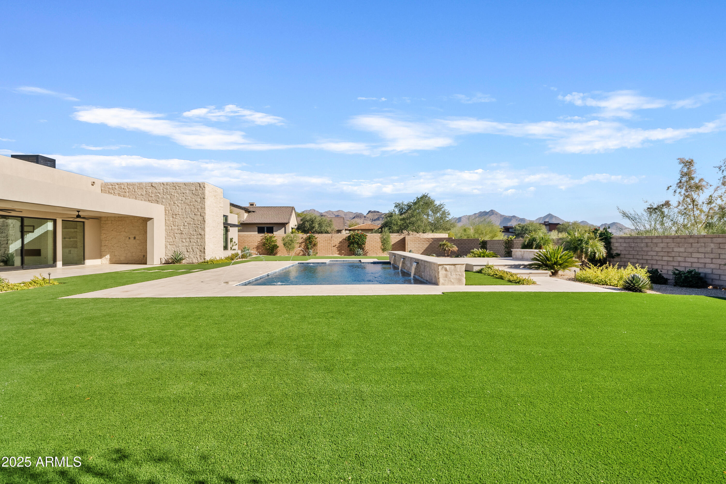 WHITE HORSE - Residential