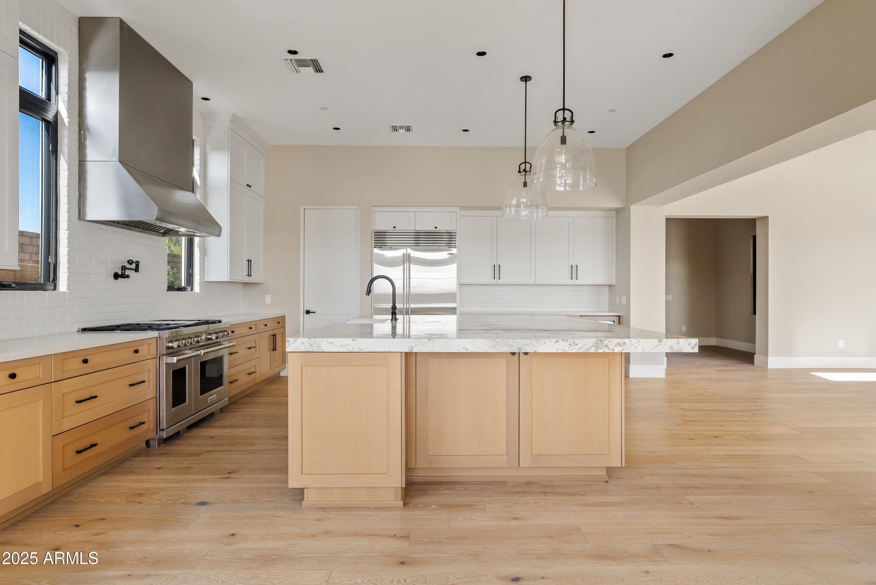 WHITE HORSE - Residential