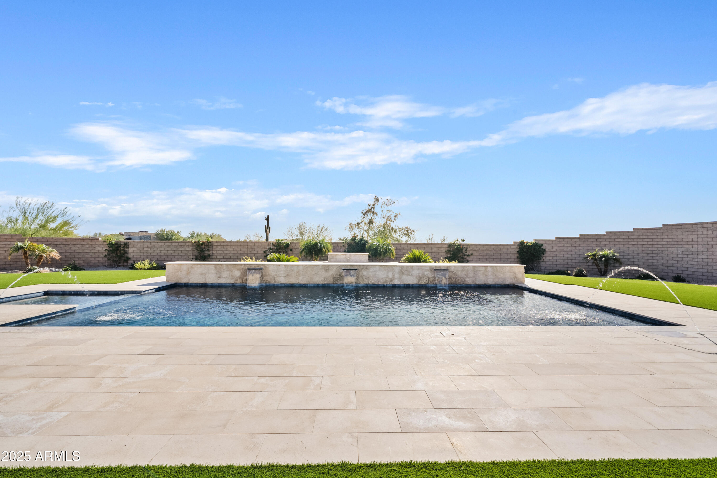 WHITE HORSE - Residential