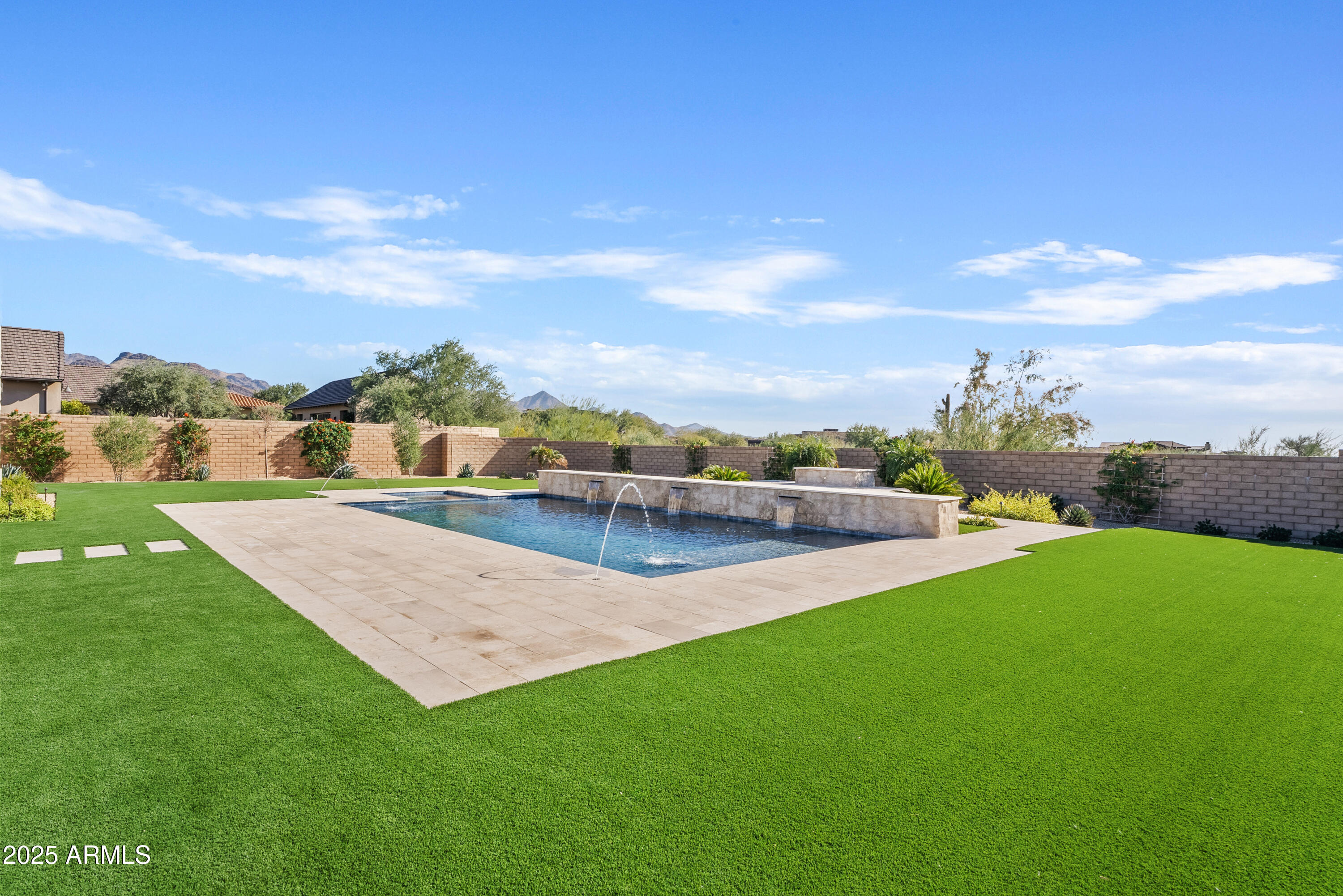 WHITE HORSE - Residential